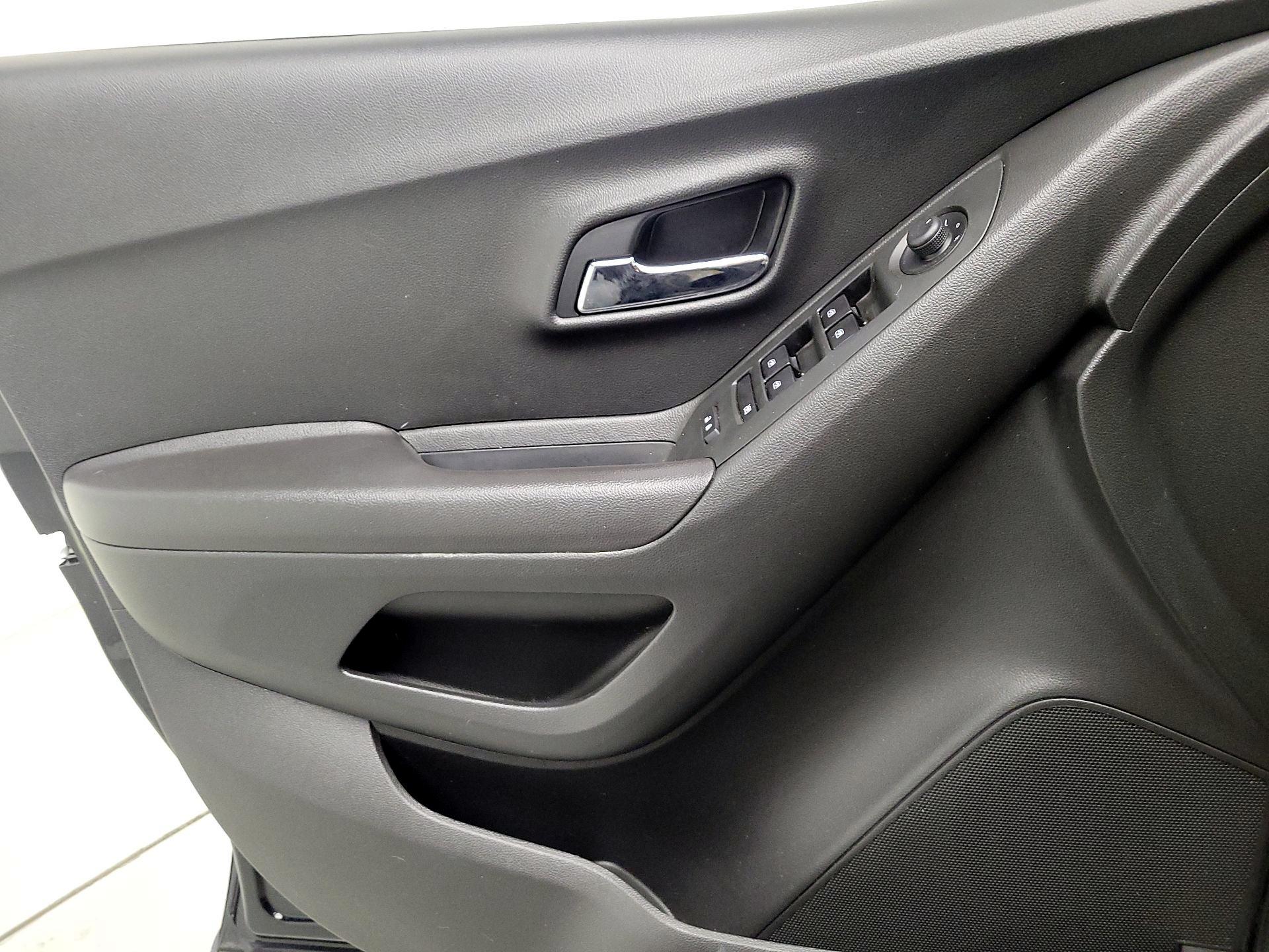 Thumbnail: 2020 Chevrolet Trax - 12