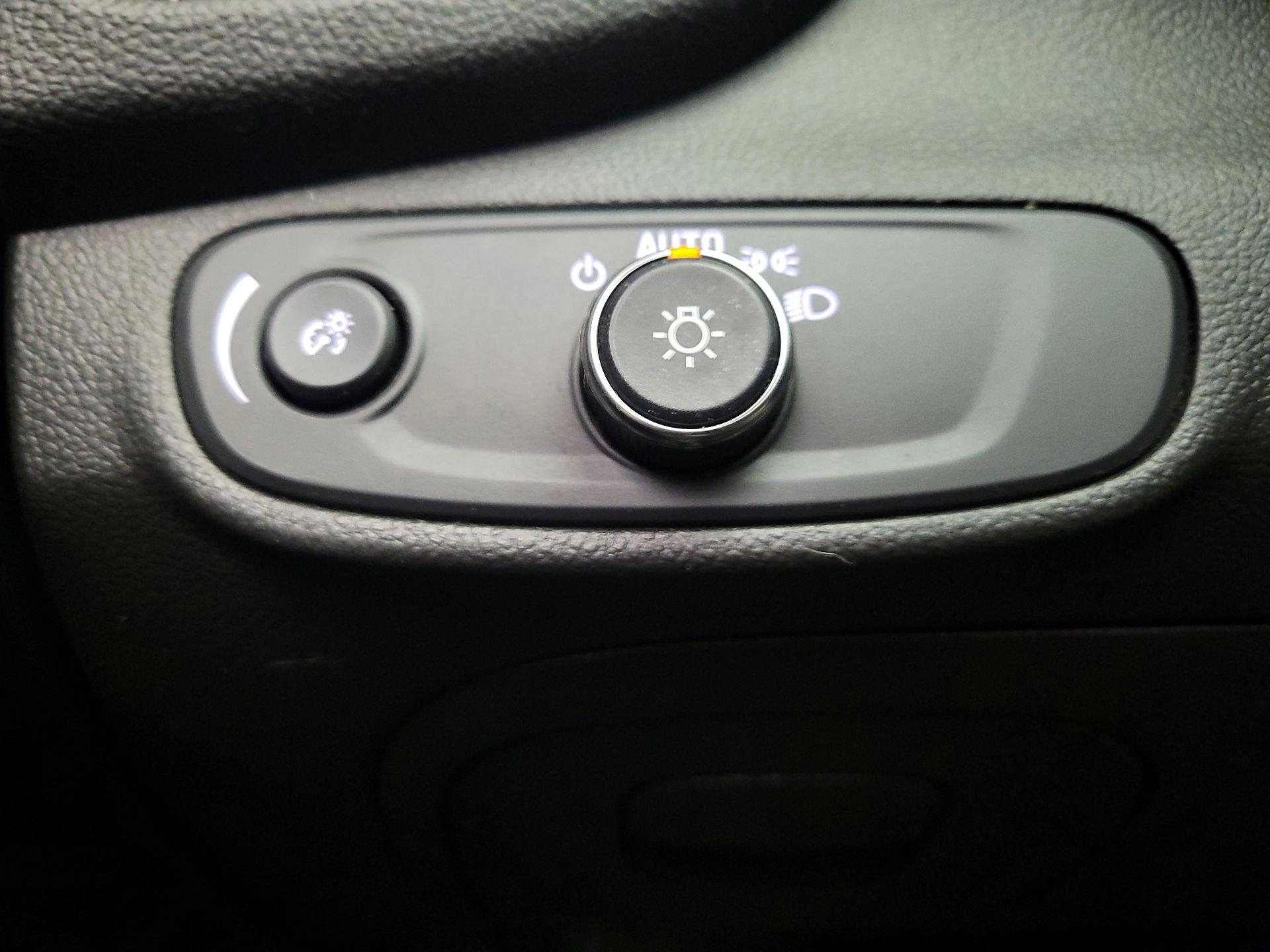 Thumbnail: 2020 Chevrolet Trax - 13