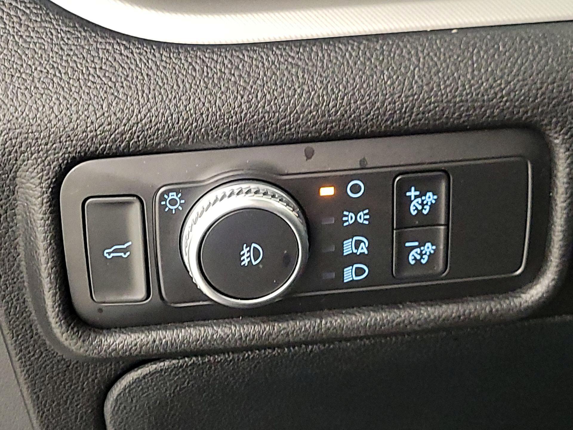 Thumbnail: 2020 Ford Explorer - 13