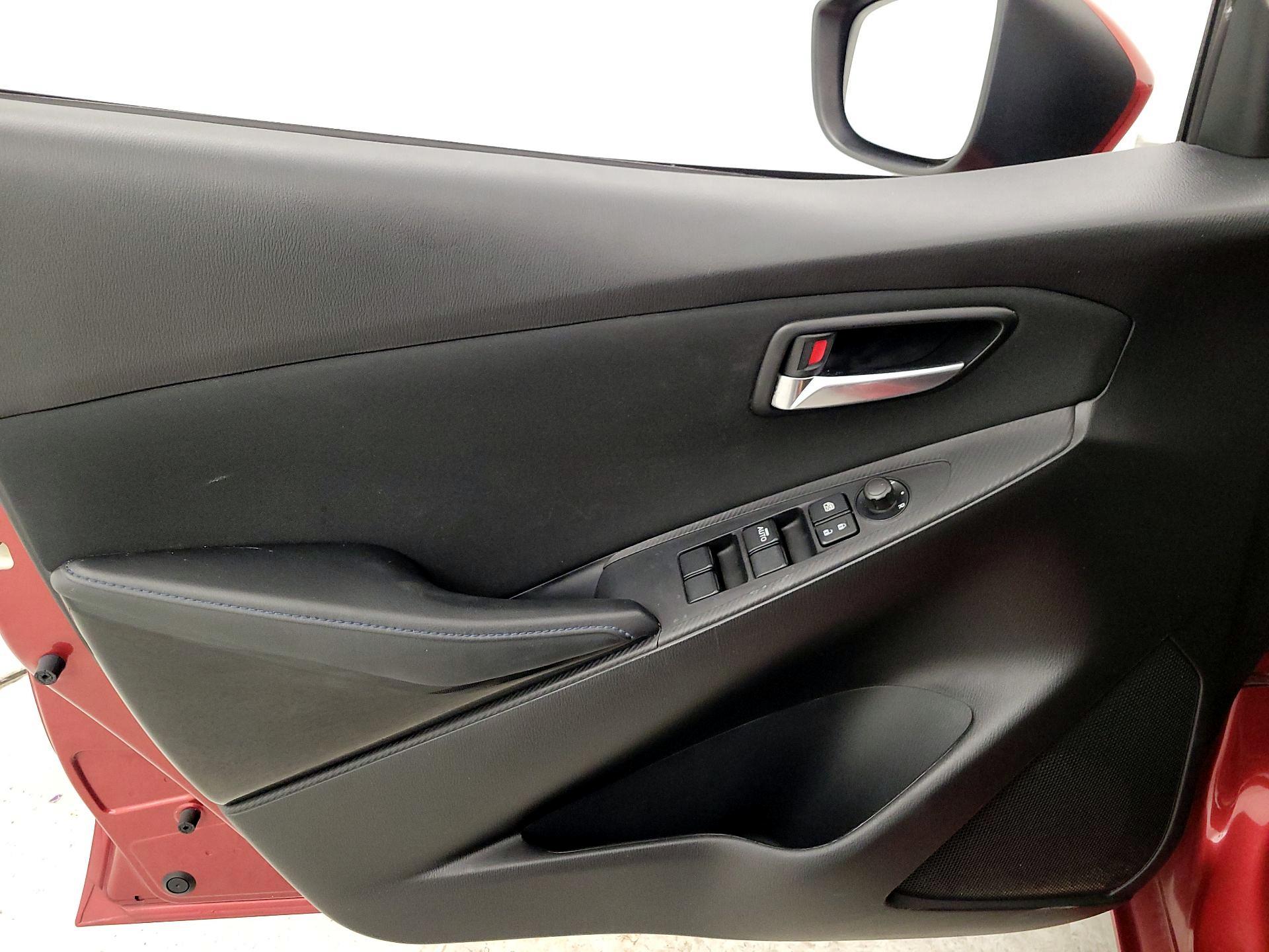 Thumbnail: 2017 Toyota Yaris iA - 12