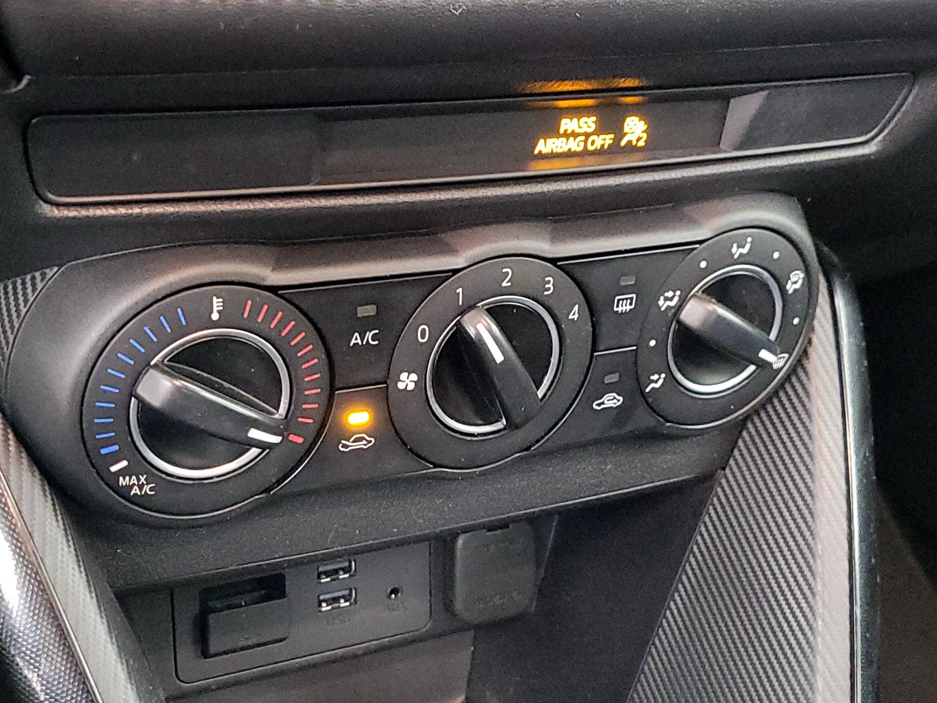 Thumbnail: 2017 Toyota Yaris iA - 16