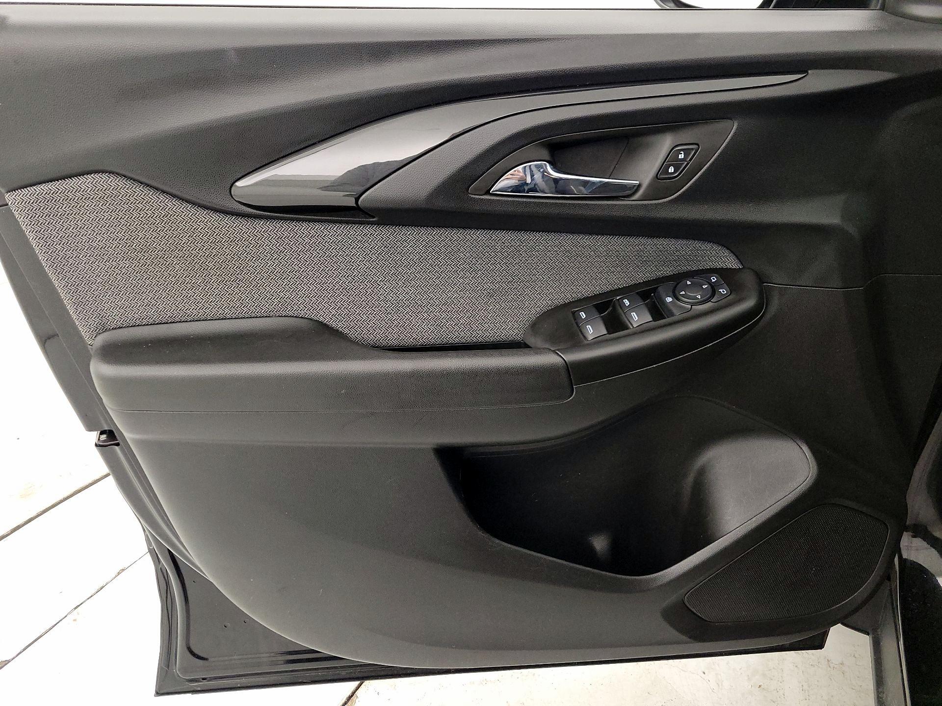 Thumbnail: 2023 Chevrolet TrailBlazer - 12