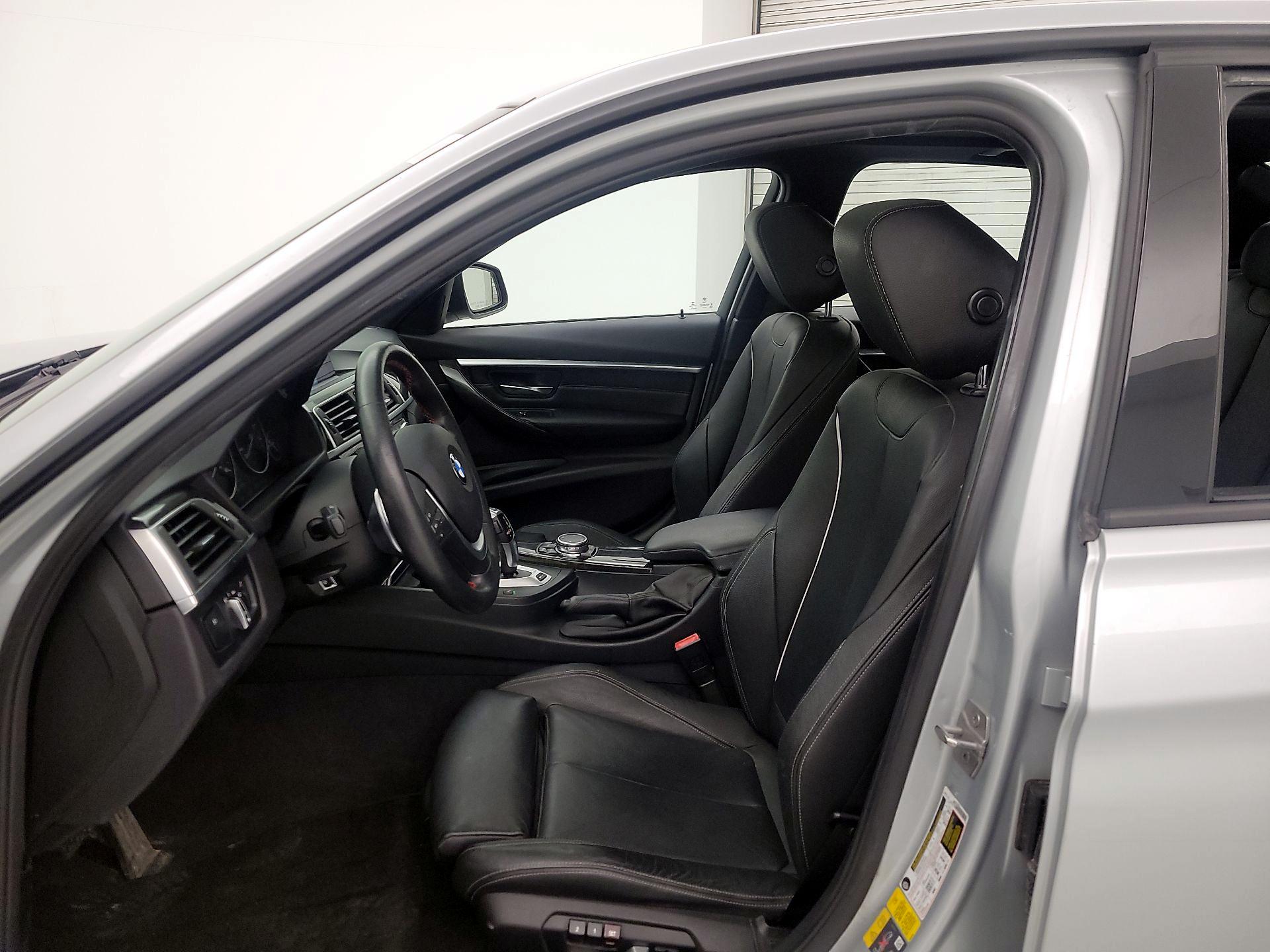 Thumbnail: 2016 BMW 3 Series - 11