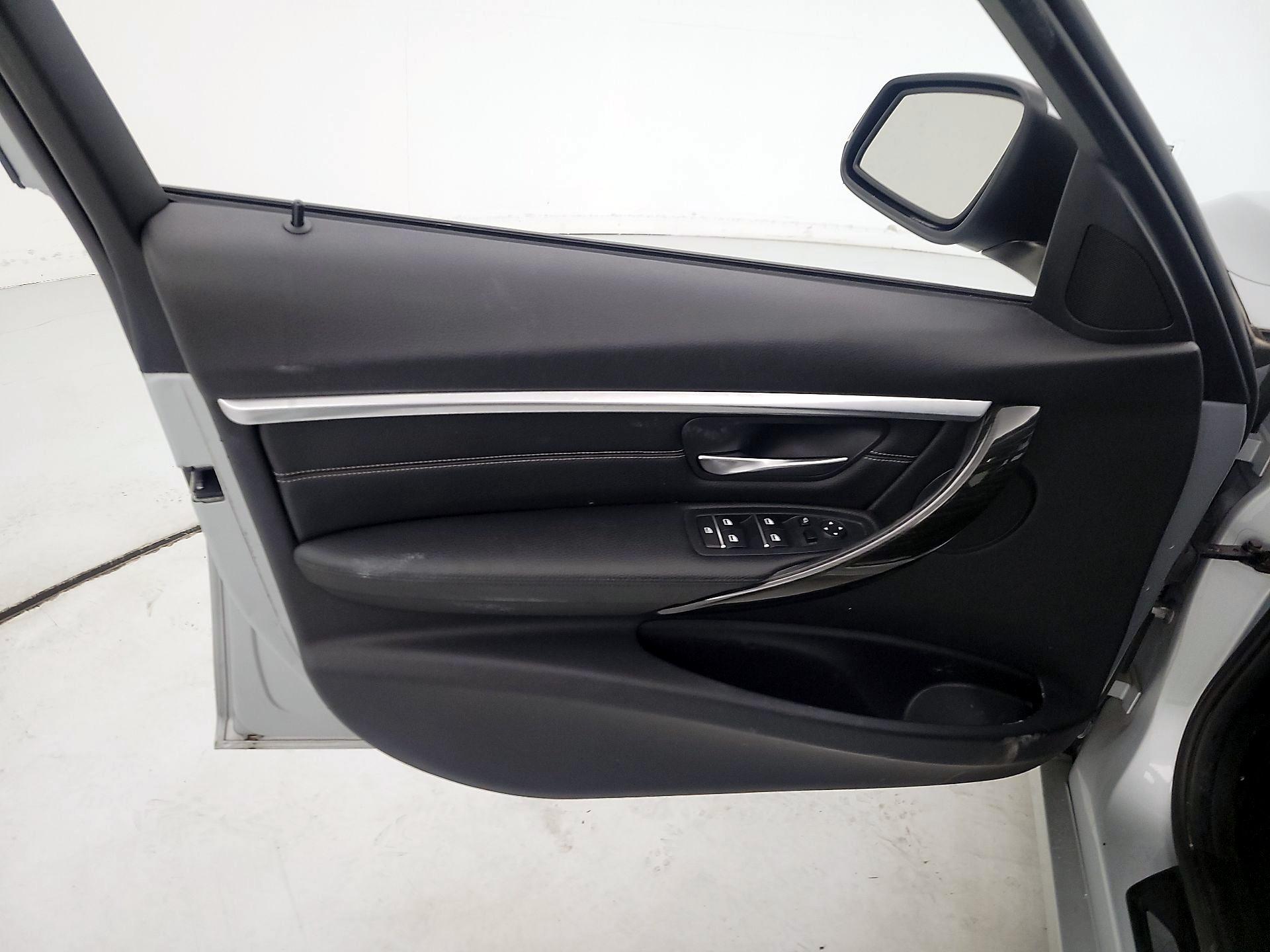 Thumbnail: 2016 BMW 3 Series - 12