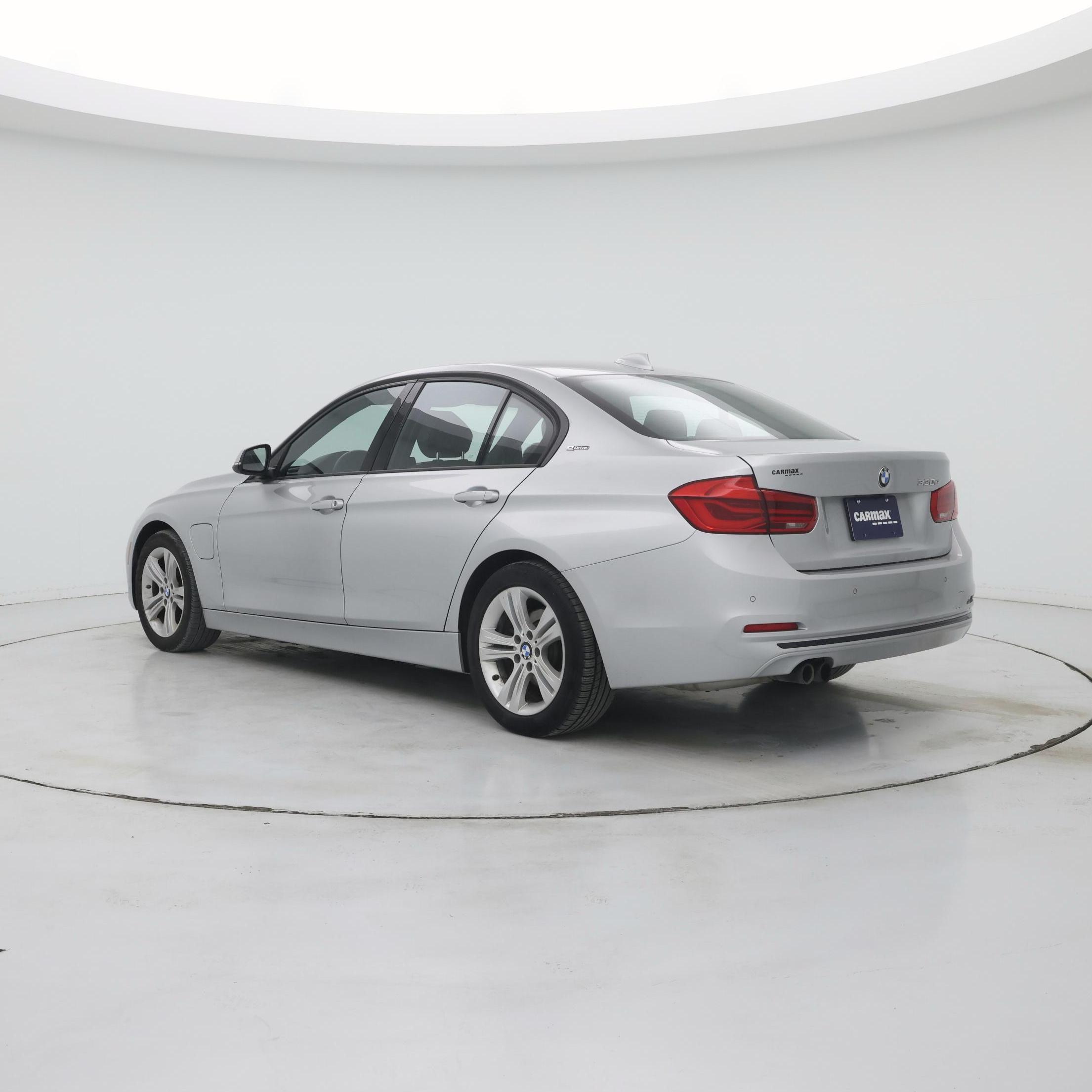 Thumbnail: 2016 BMW 3 Series - 2