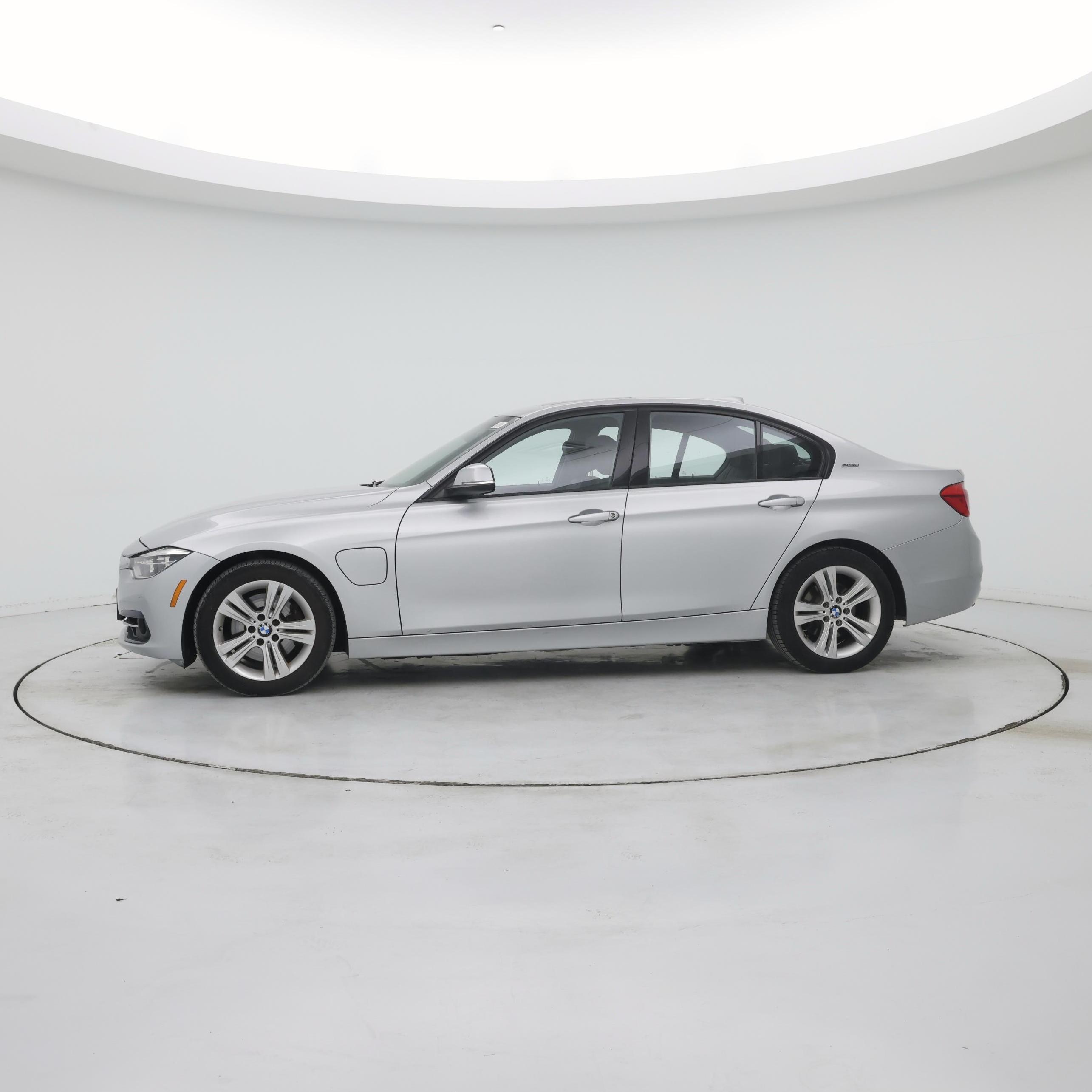 Thumbnail: 2016 BMW 3 Series - 3