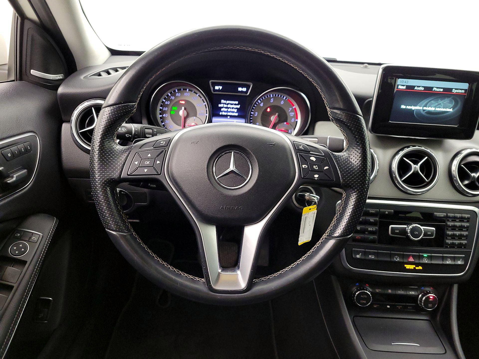 Thumbnail: 2015 Mercedes-Benz GLA - 10