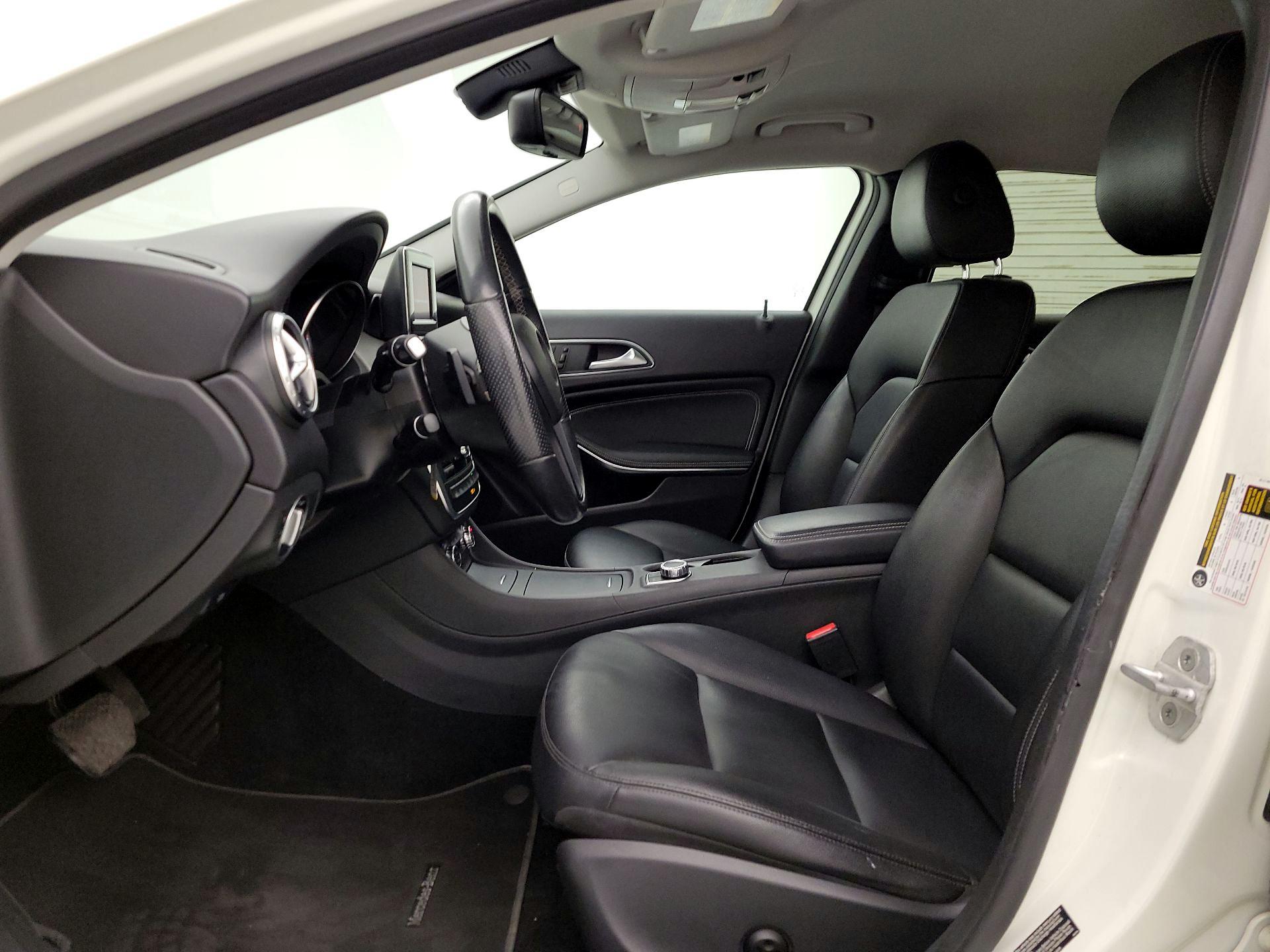 Thumbnail: 2015 Mercedes-Benz GLA - 11