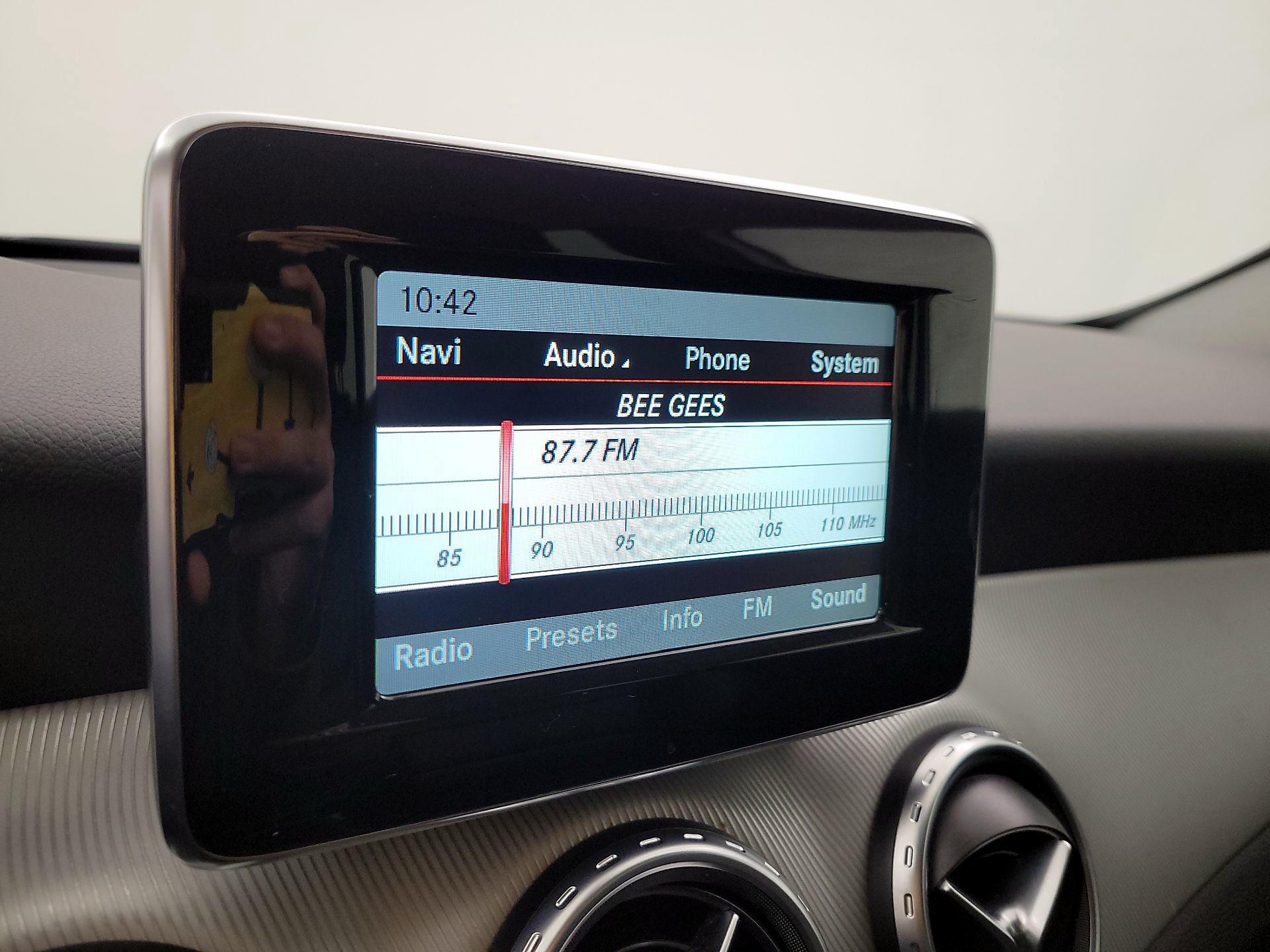 Thumbnail: 2015 Mercedes-Benz GLA - 15