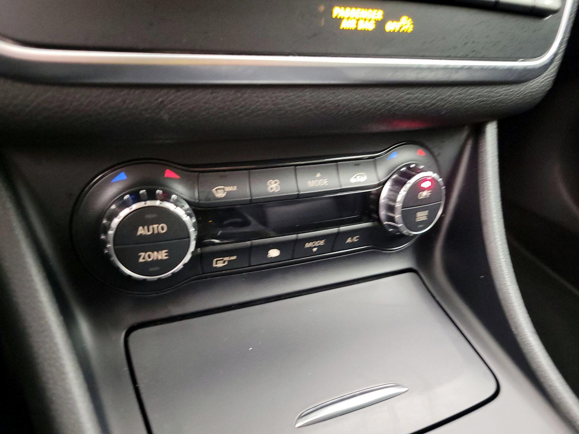 Thumbnail: 2015 Mercedes-Benz GLA - 16