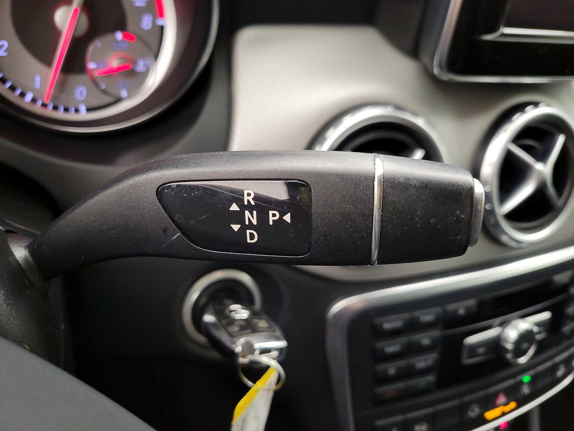 Thumbnail: 2015 Mercedes-Benz GLA - 17