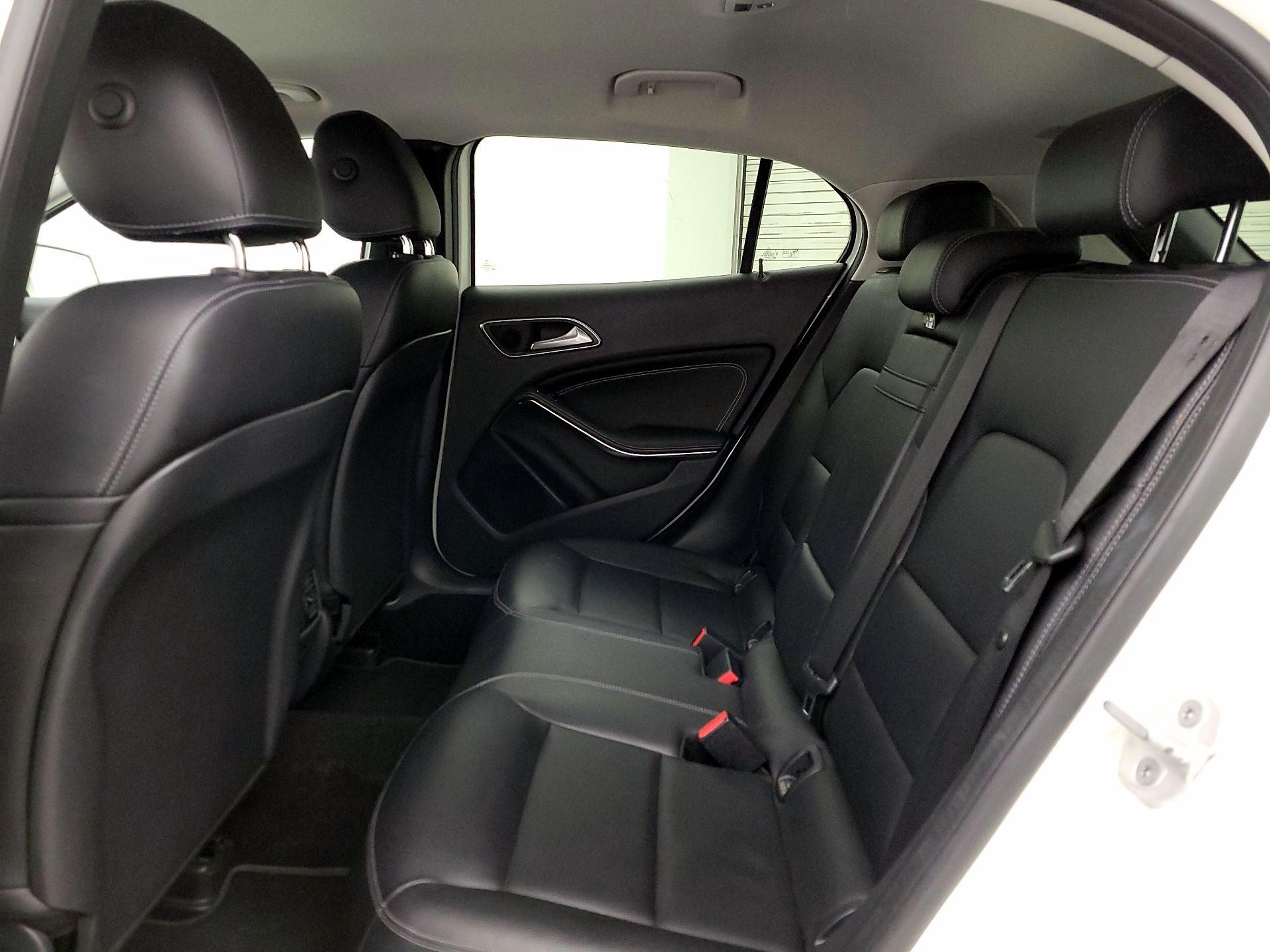 Thumbnail: 2015 Mercedes-Benz GLA - 19