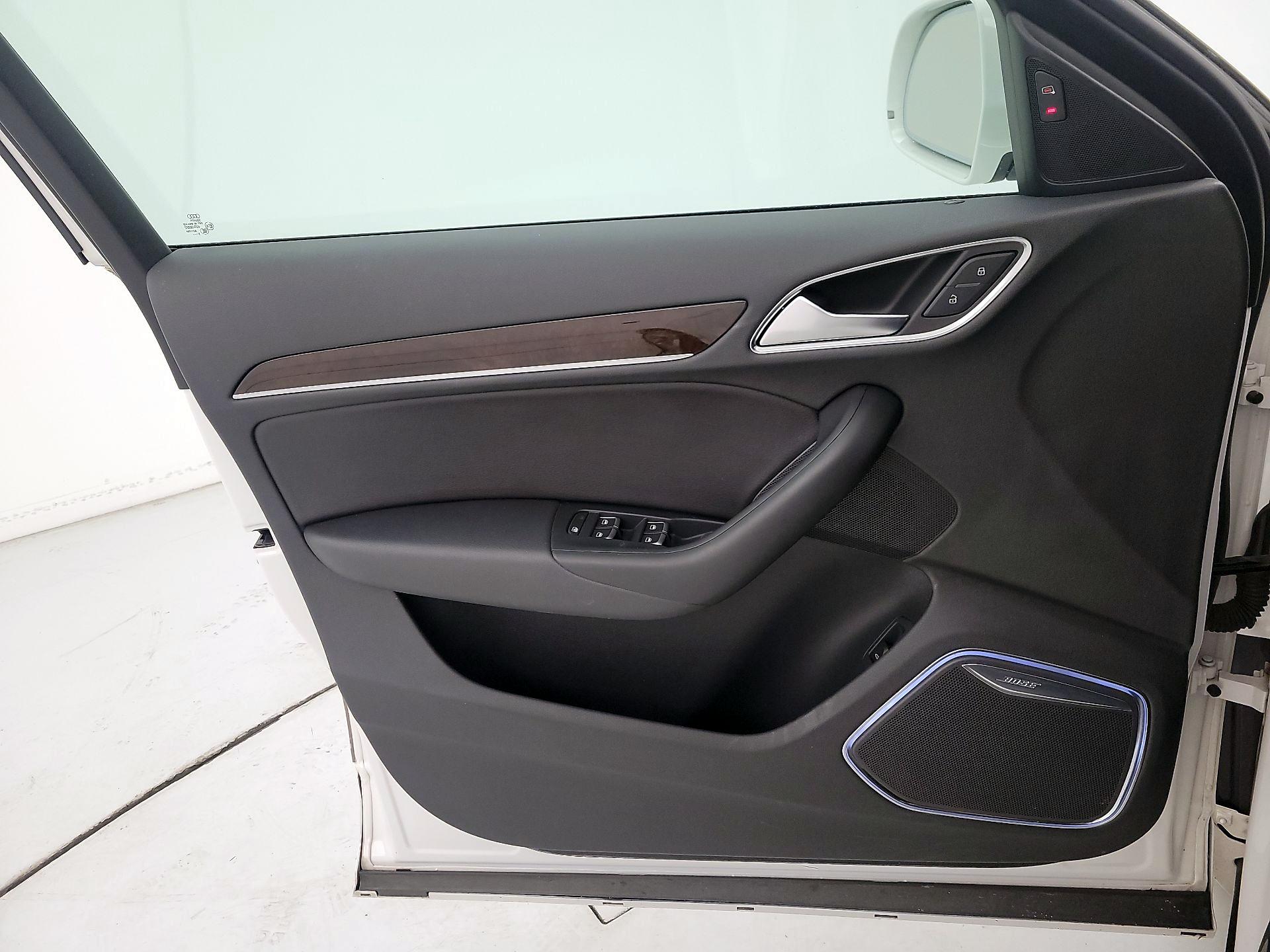 Thumbnail: 2016 Audi Q3 - 12