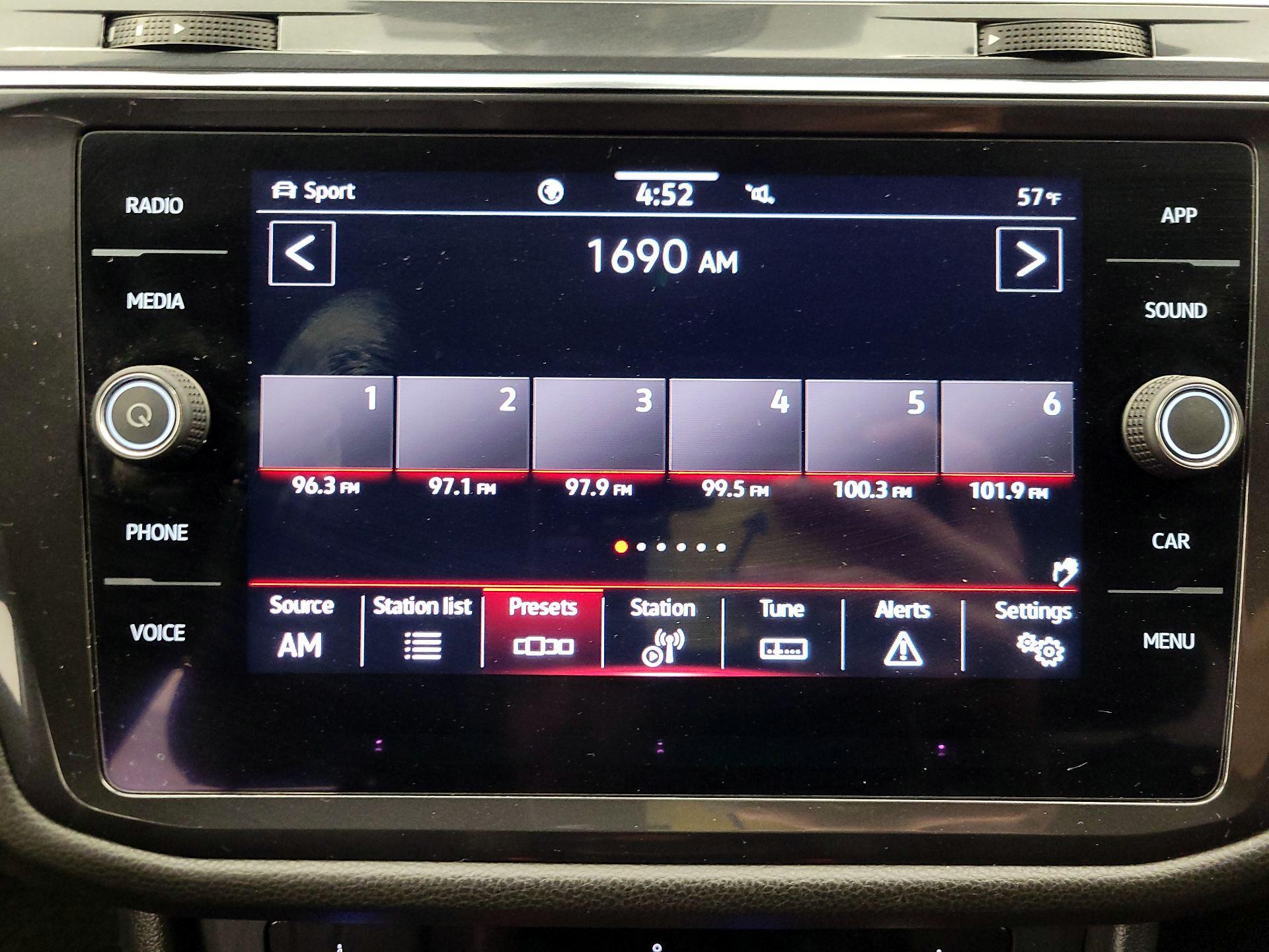 Thumbnail: 2022 Volkswagen Tiguan - 15