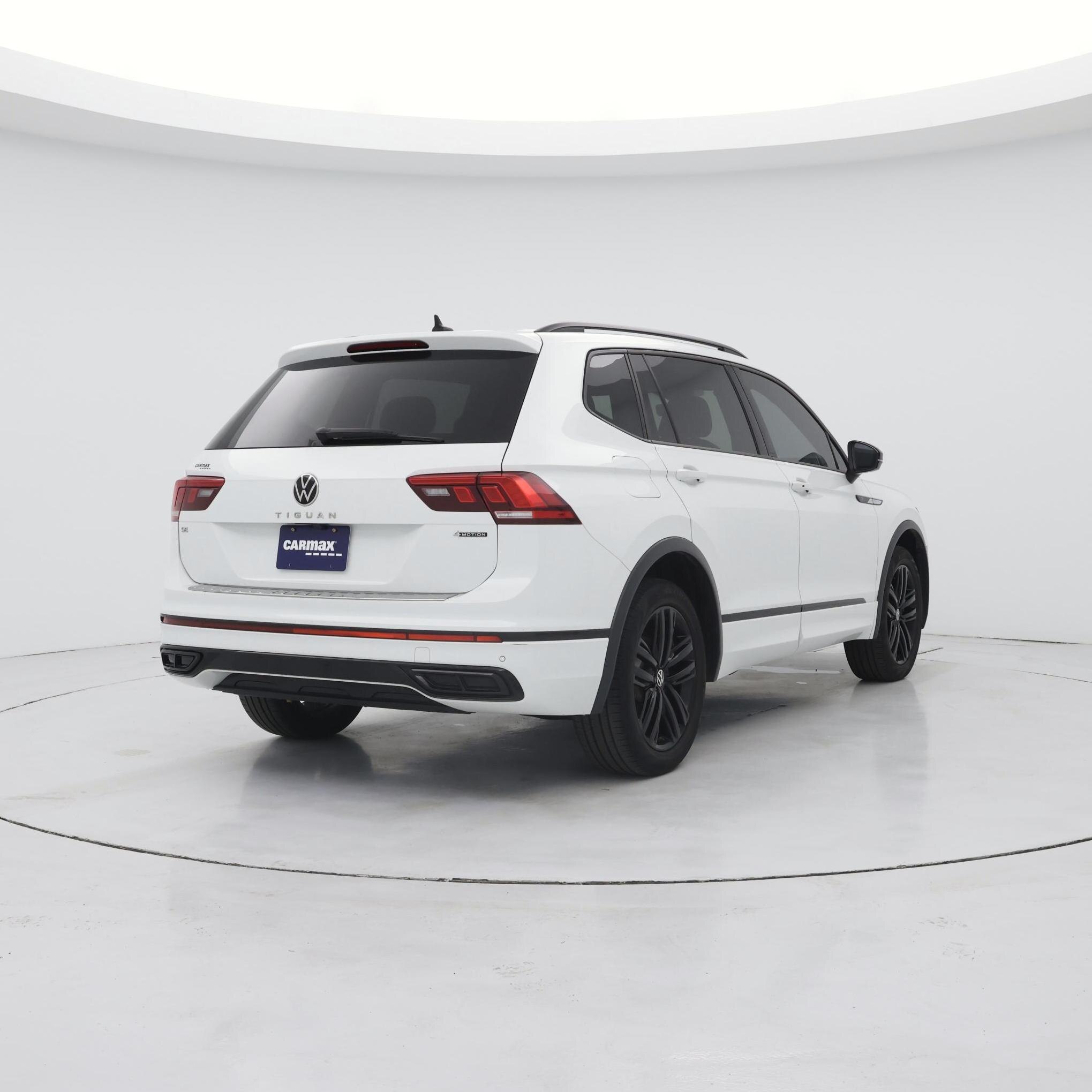 Thumbnail: 2022 Volkswagen Tiguan - 8