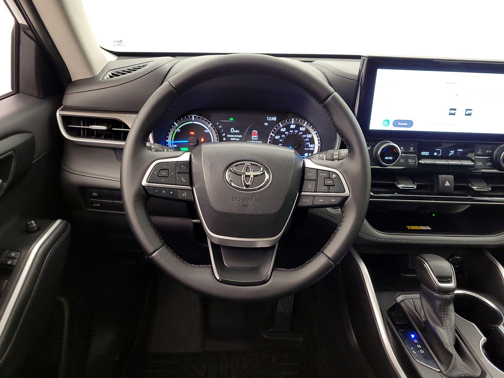 Thumbnail: 2023 Toyota Highlander - 10