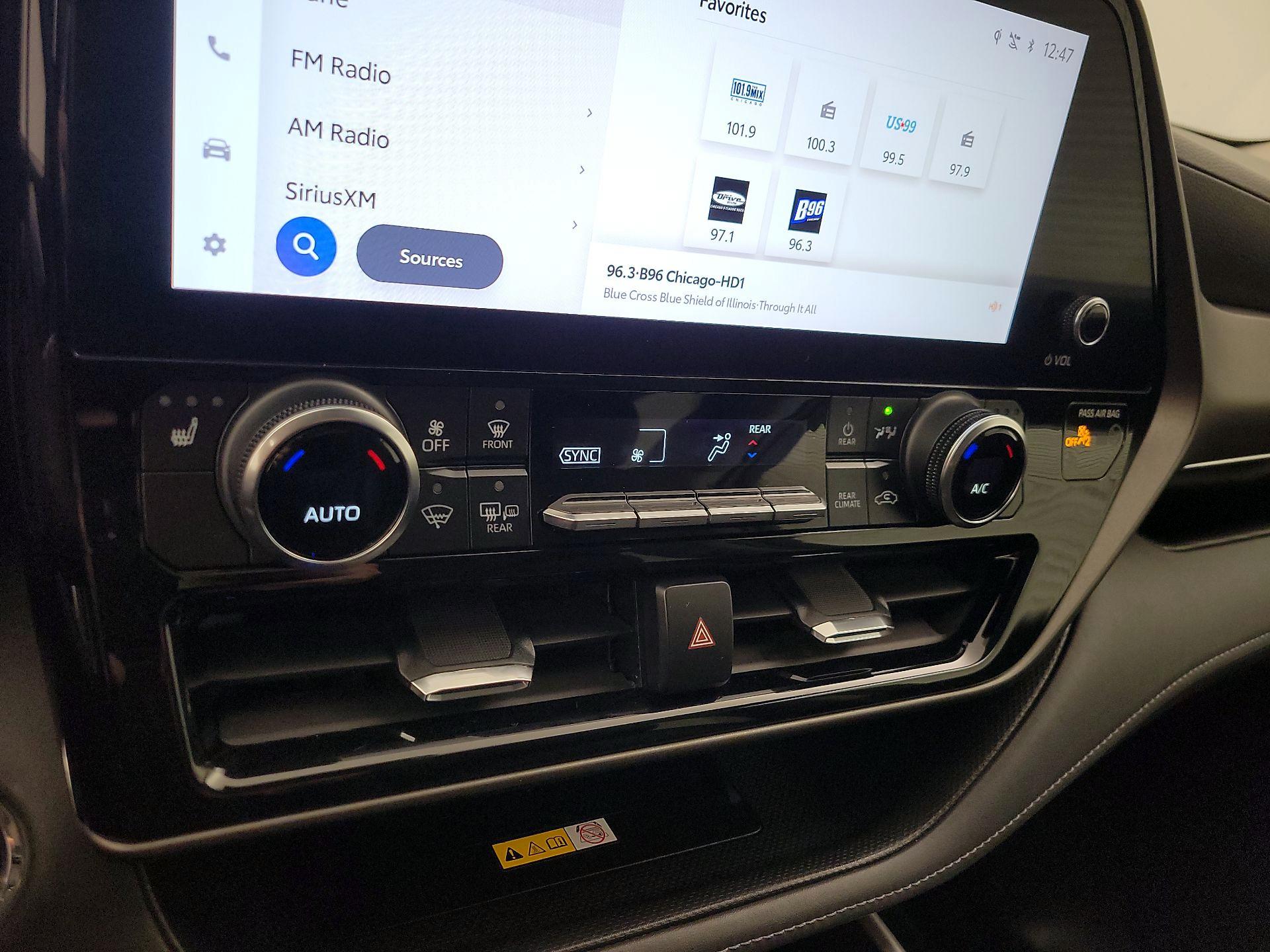 Thumbnail: 2023 Toyota Highlander - 16