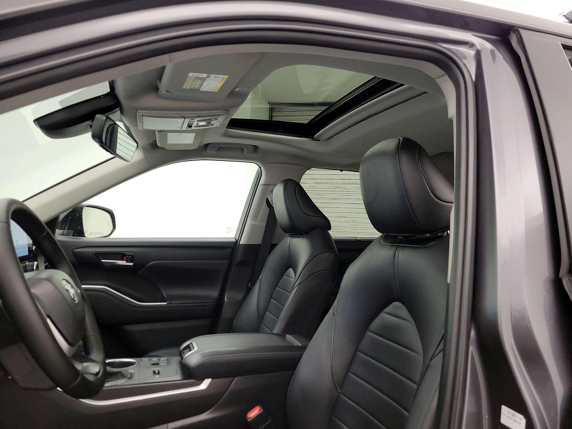 Thumbnail: 2023 Toyota Highlander - 19