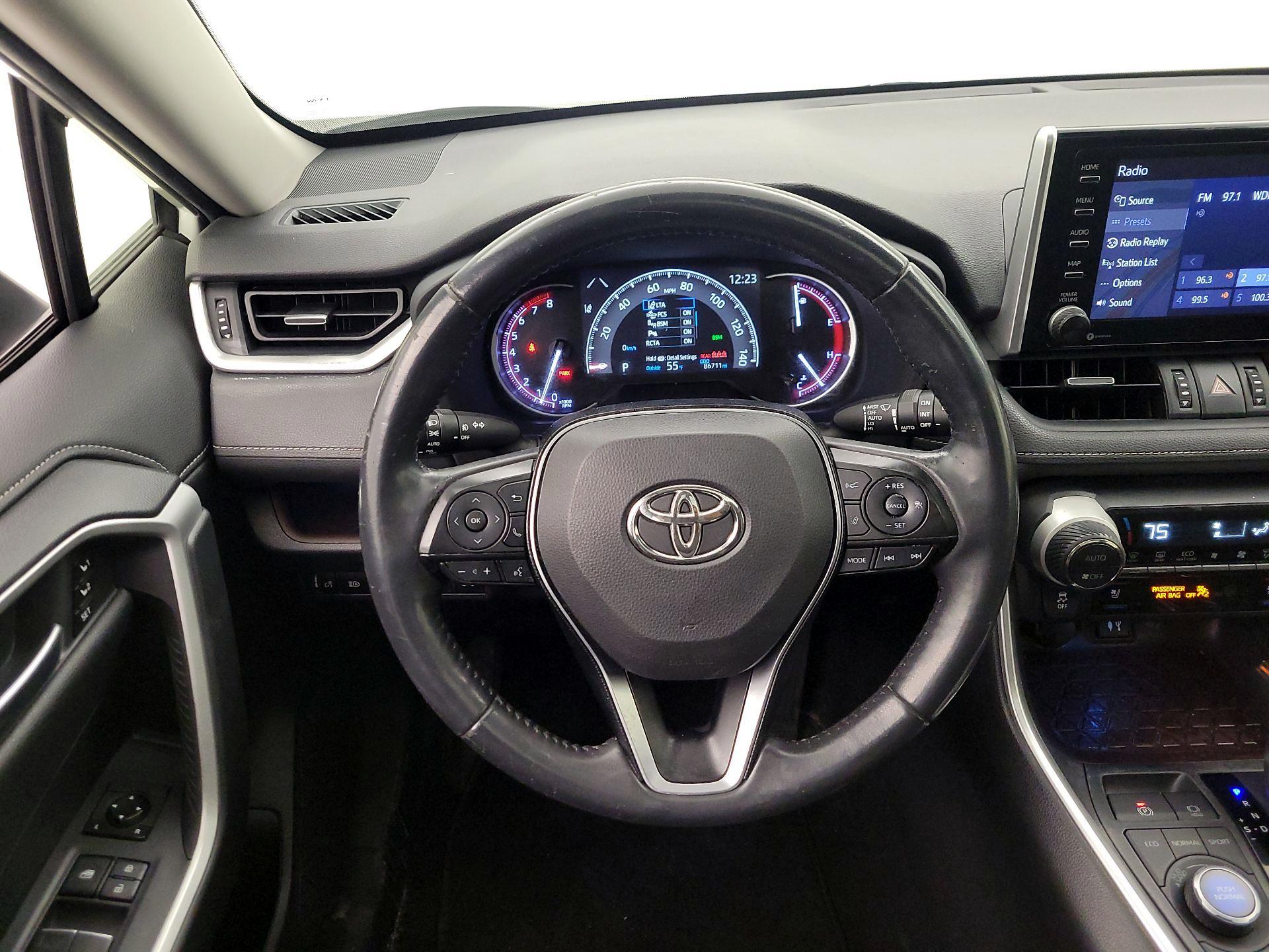 Thumbnail: 2019 Toyota RAV4 - 10