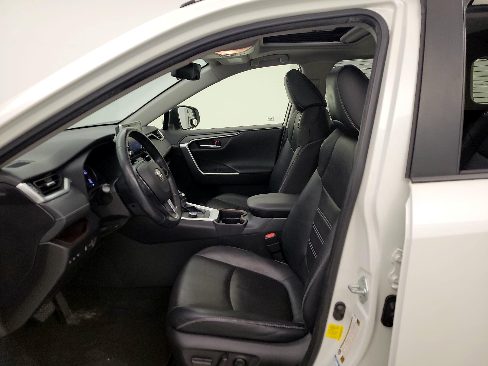 Thumbnail: 2019 Toyota RAV4 - 11