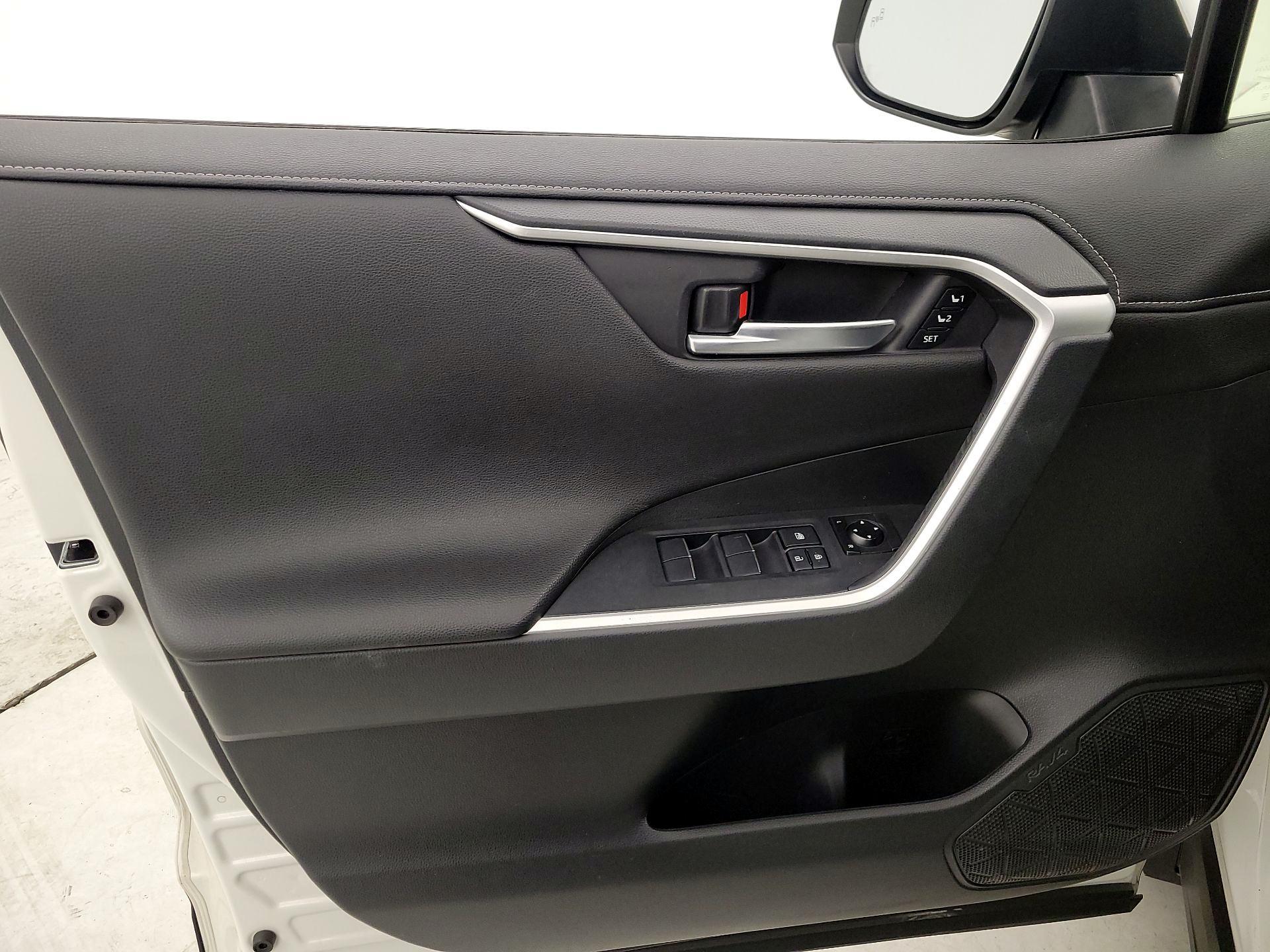 Thumbnail: 2019 Toyota RAV4 - 12