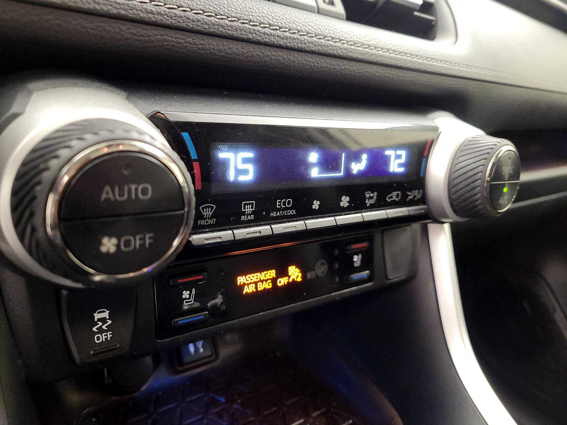 Thumbnail: 2019 Toyota RAV4 - 16