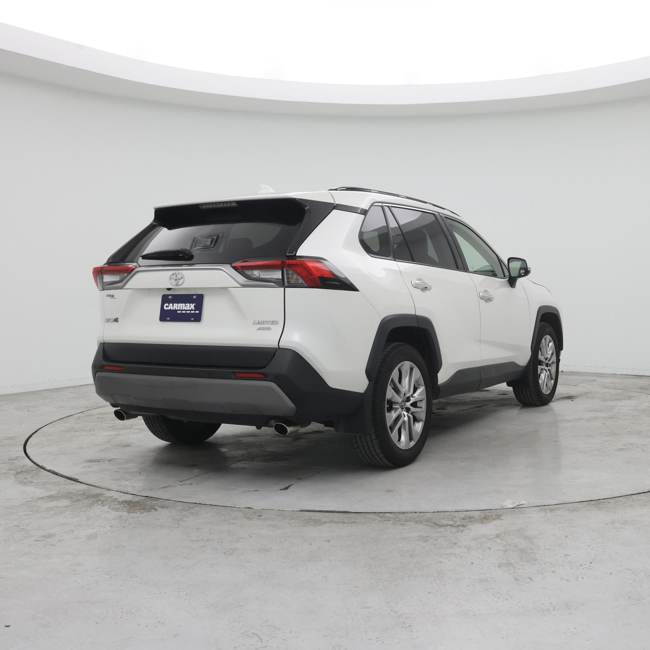 Thumbnail: 2019 Toyota RAV4 - 8