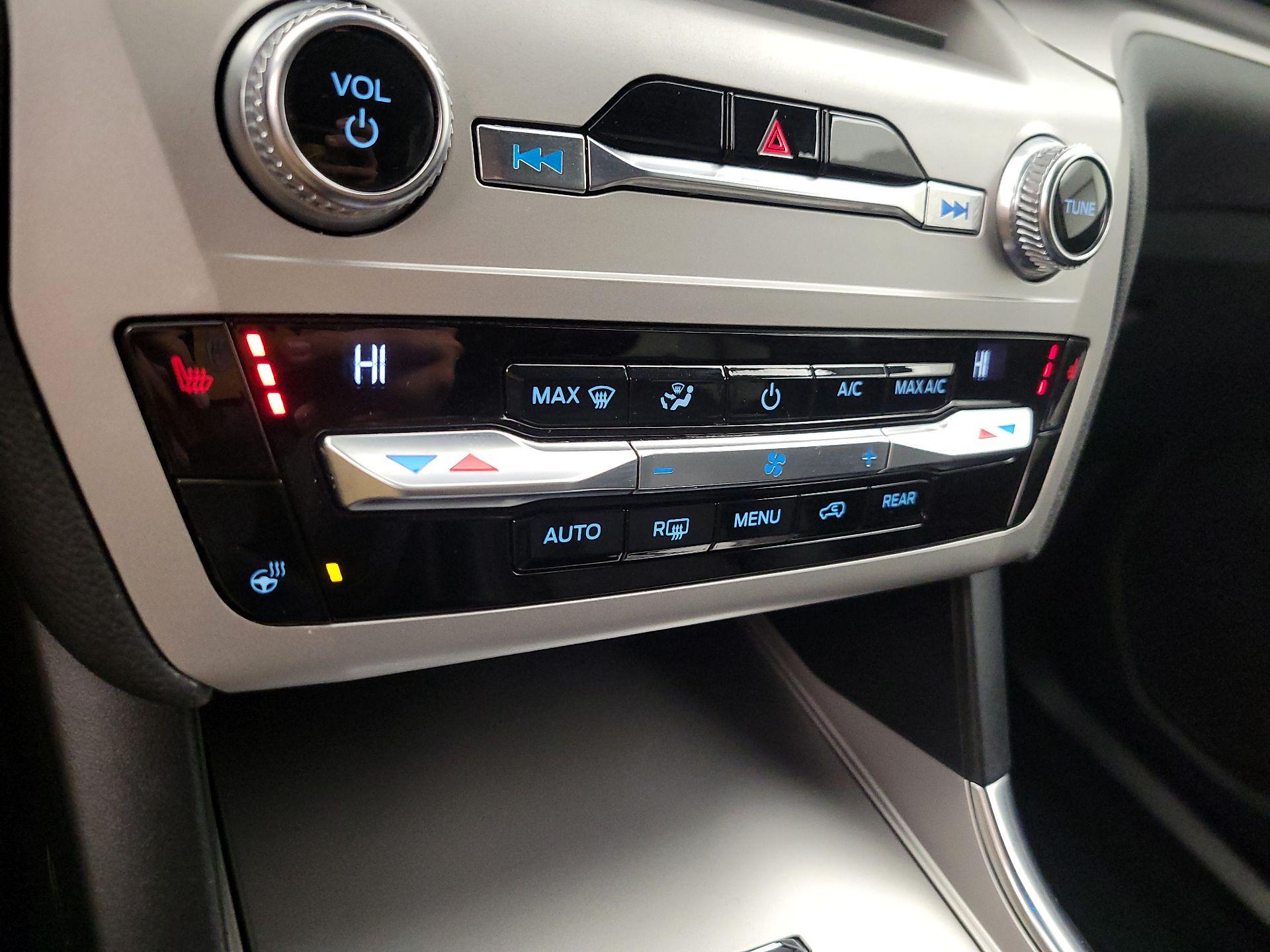 Thumbnail: 2020 Ford Explorer - 16