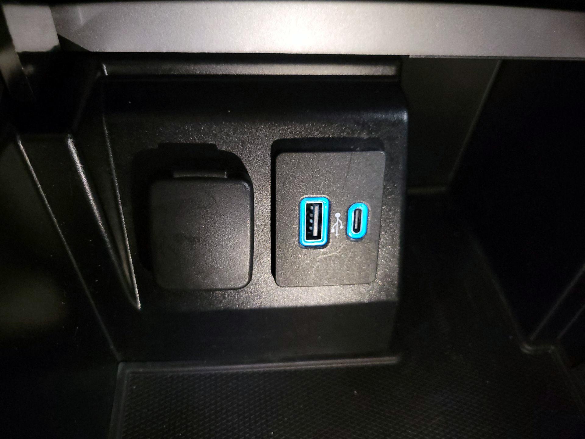 Thumbnail: 2020 Ford Explorer - 18