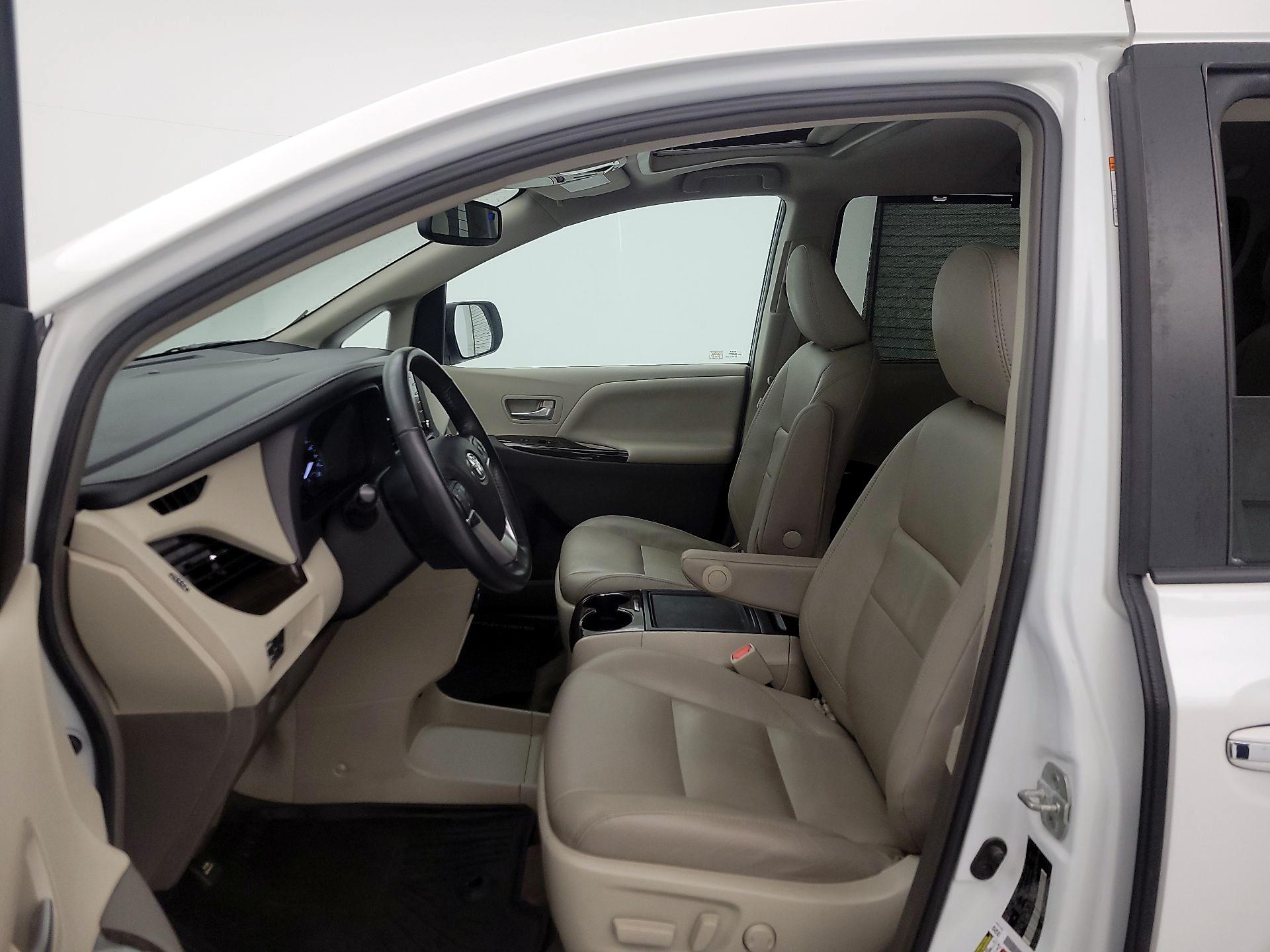 Thumbnail: 2018 Toyota Sienna - 11