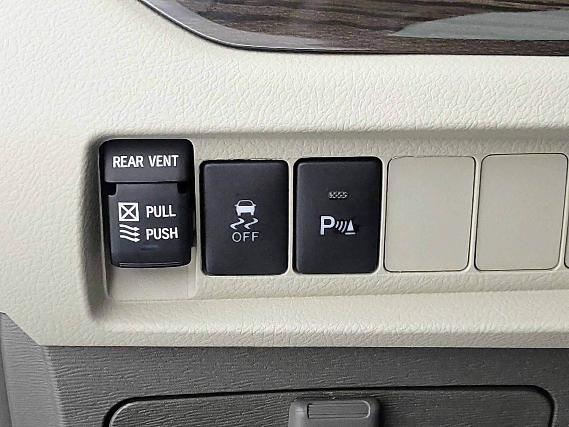 Thumbnail: 2018 Toyota Sienna - 13