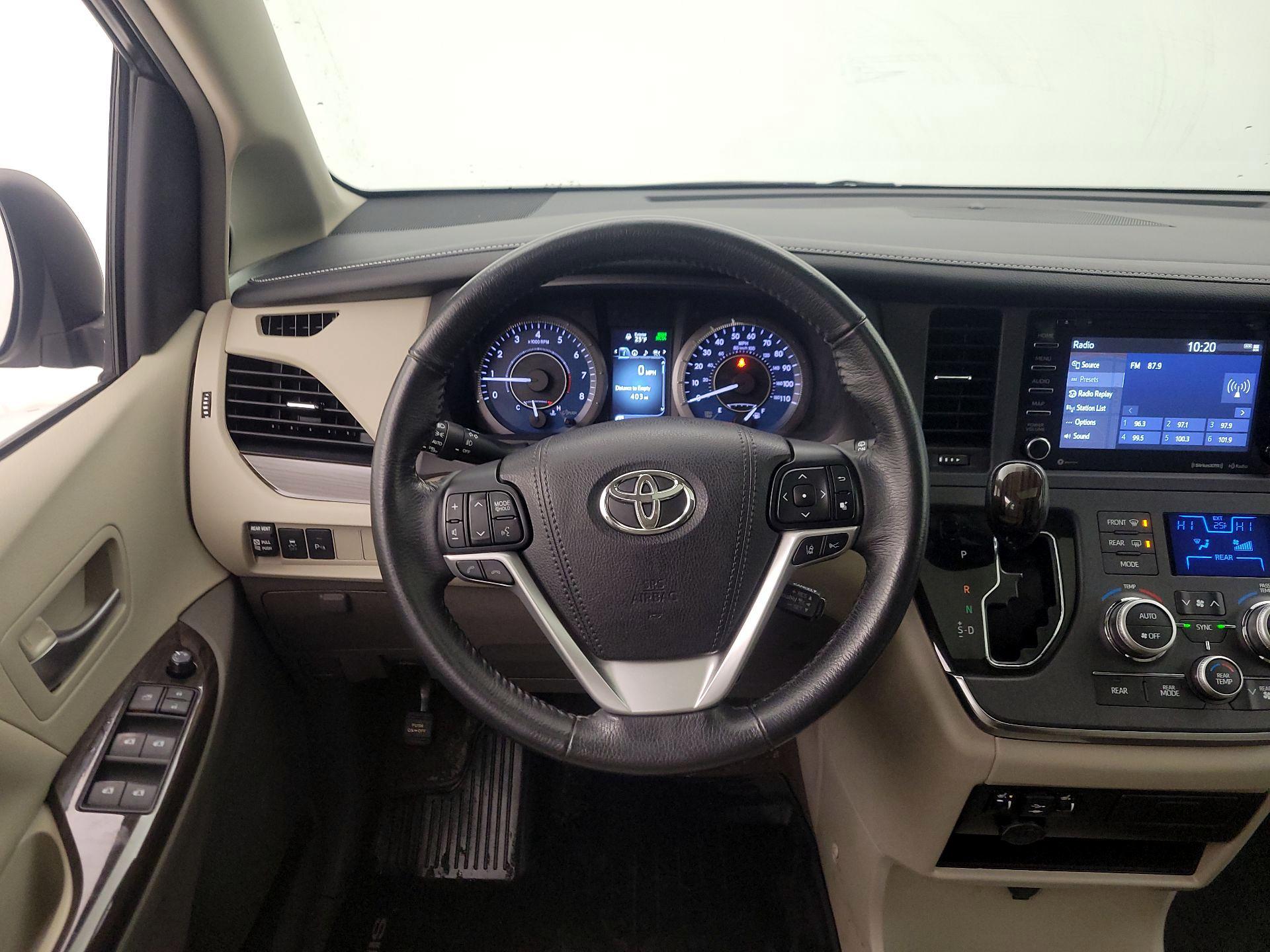 Thumbnail: 2018 Toyota Sienna - 14