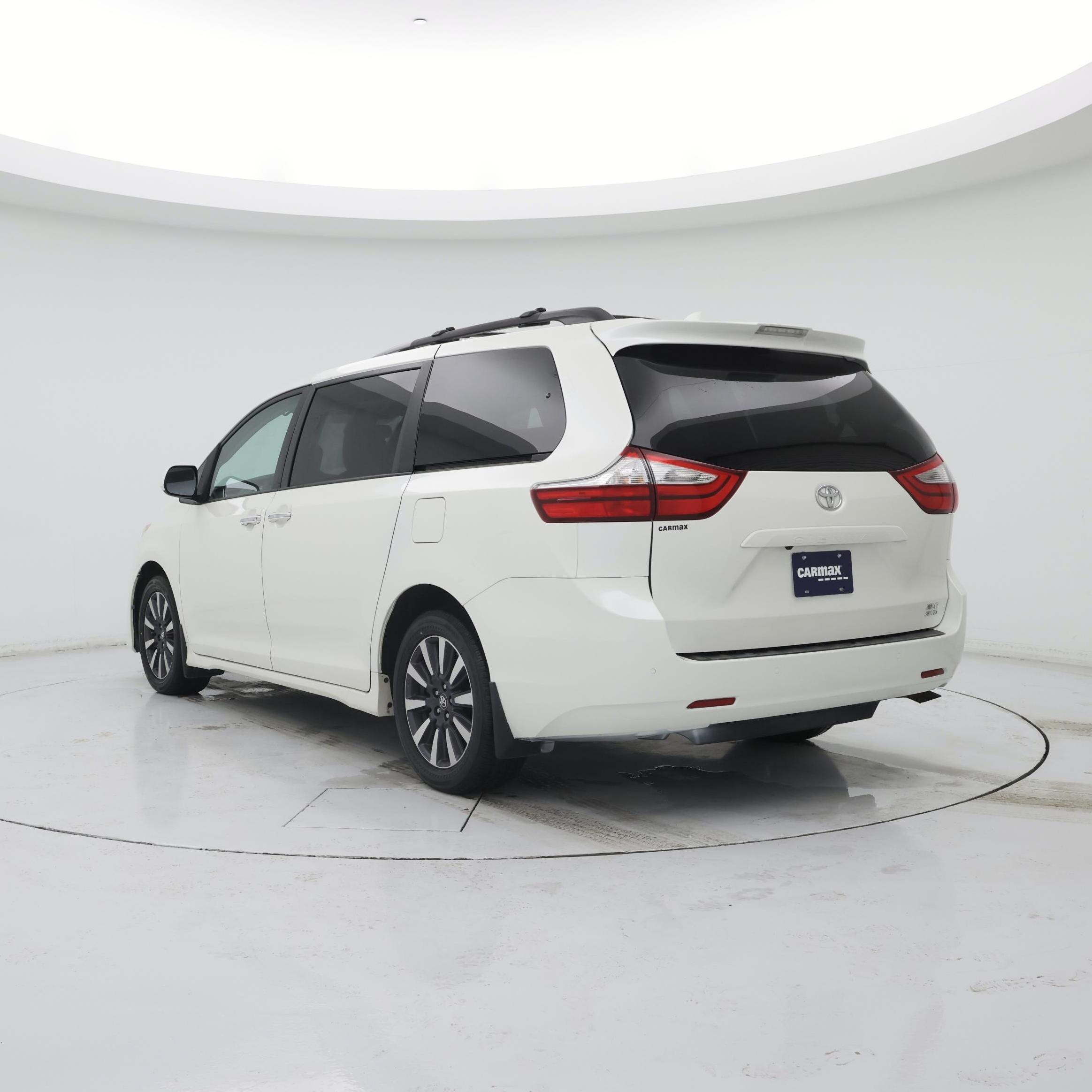 Thumbnail: 2018 Toyota Sienna - 2