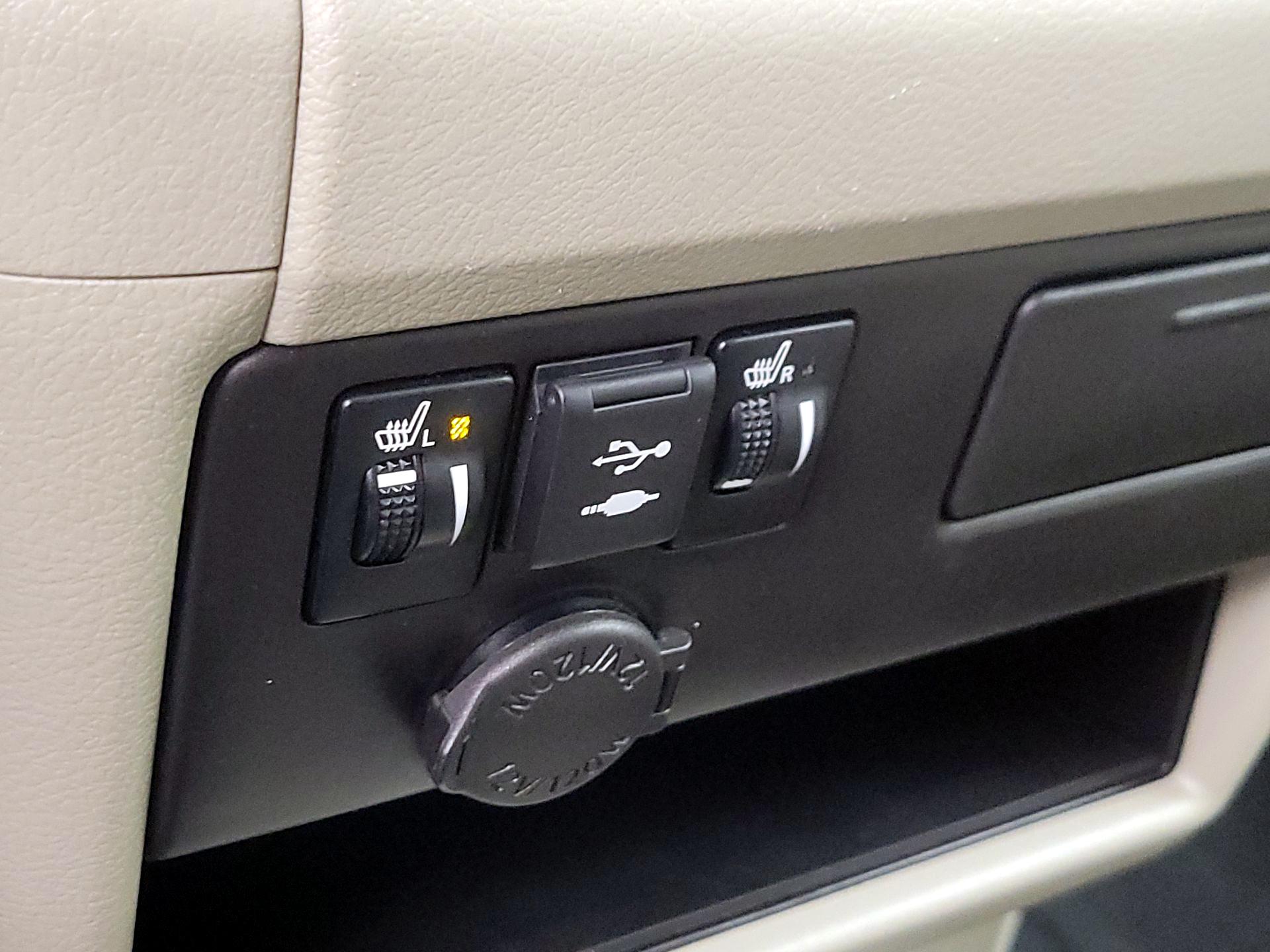 Thumbnail: 2018 Toyota Sienna - 19