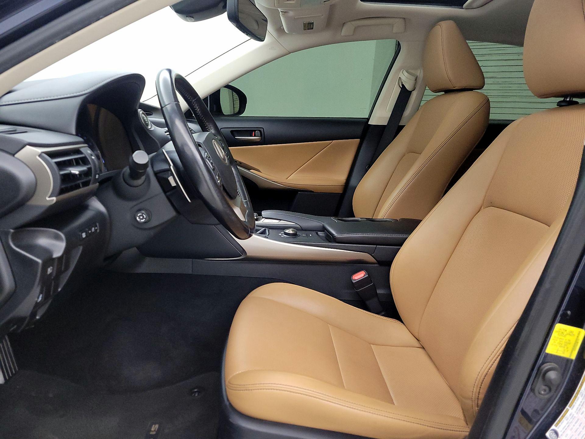 Thumbnail: 2018 Lexus IS - 11