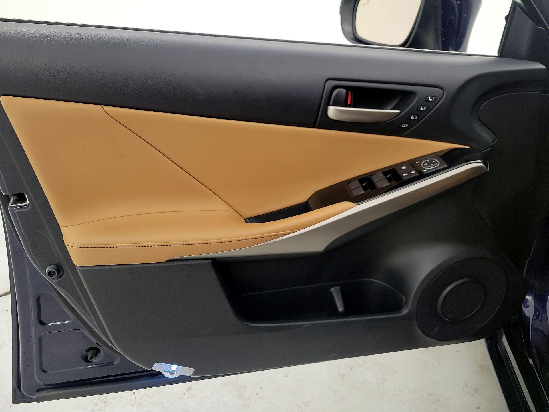 Thumbnail: 2018 Lexus IS - 12