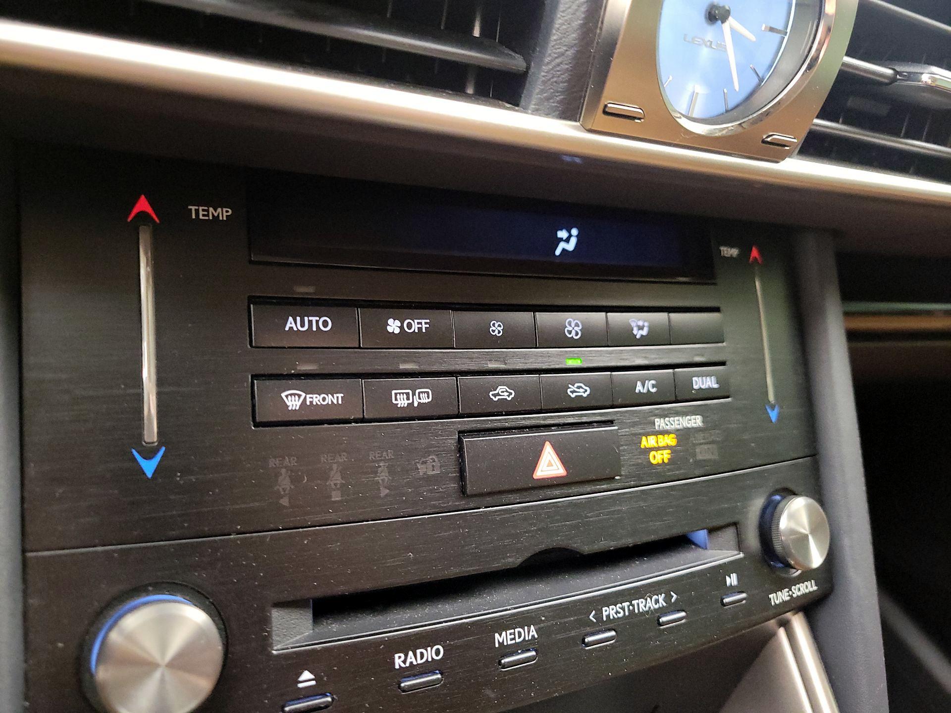 Thumbnail: 2018 Lexus IS - 17