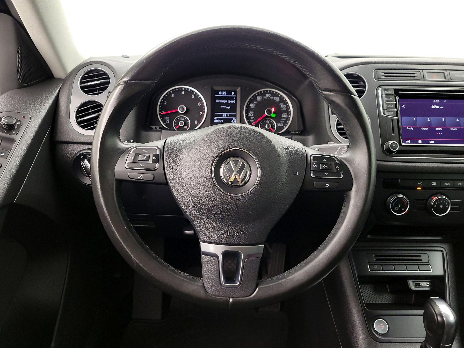 Thumbnail: 2018 Volkswagen Tiguan - 10