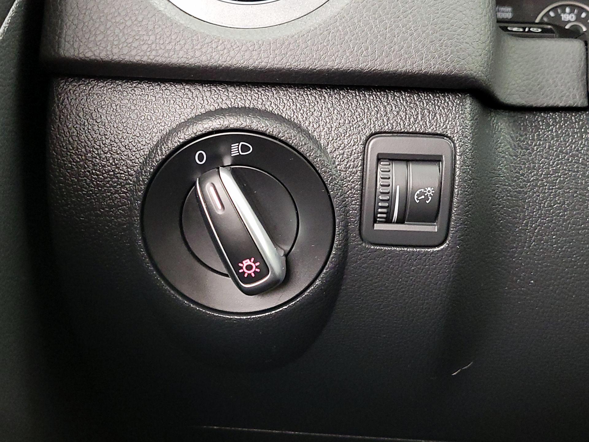 Thumbnail: 2018 Volkswagen Tiguan - 13