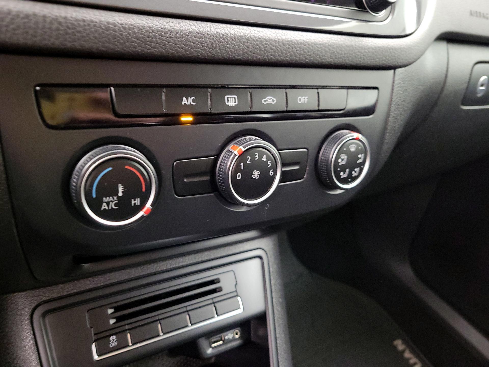 Thumbnail: 2018 Volkswagen Tiguan - 16