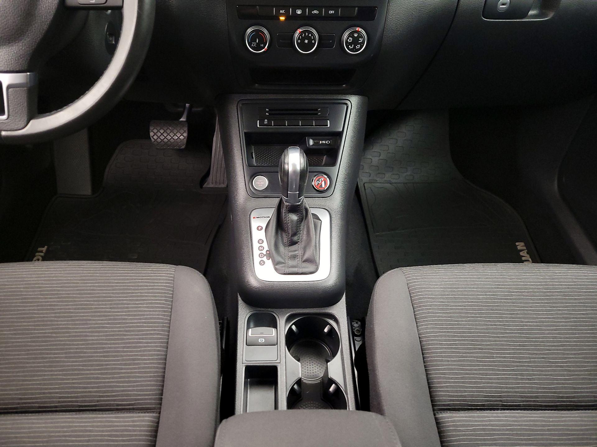 Thumbnail: 2018 Volkswagen Tiguan - 17