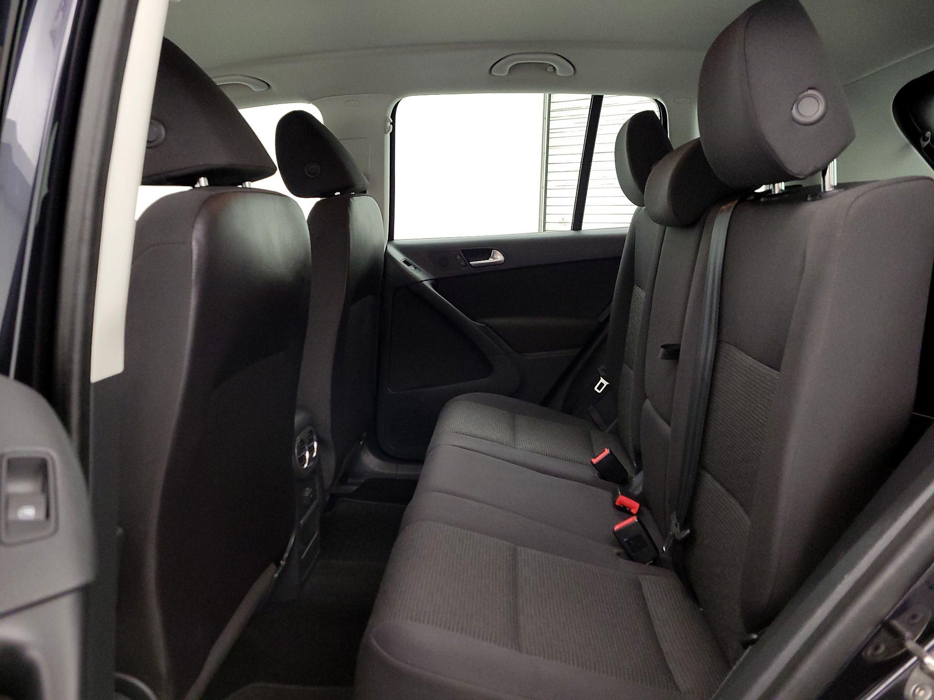 Thumbnail: 2018 Volkswagen Tiguan - 19