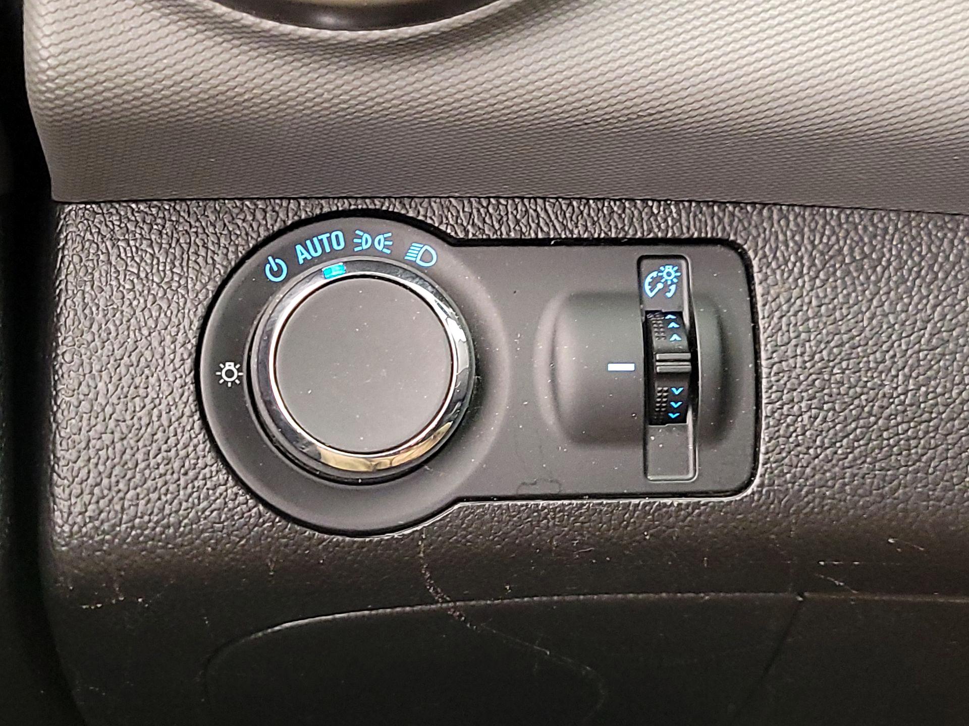 Thumbnail: 2015 Chevrolet Sonic - 13