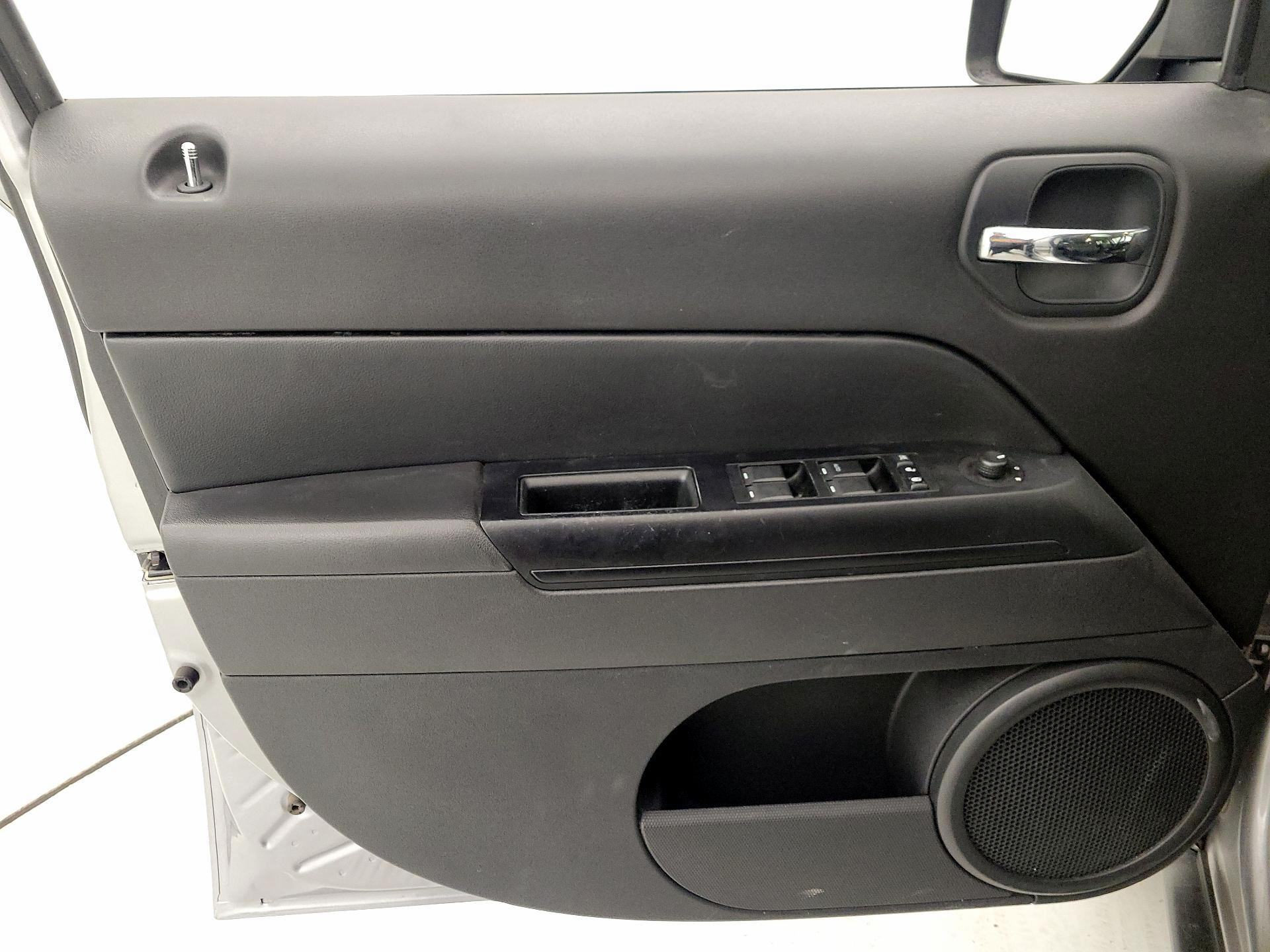 Thumbnail: 2014 Jeep Patriot - 12