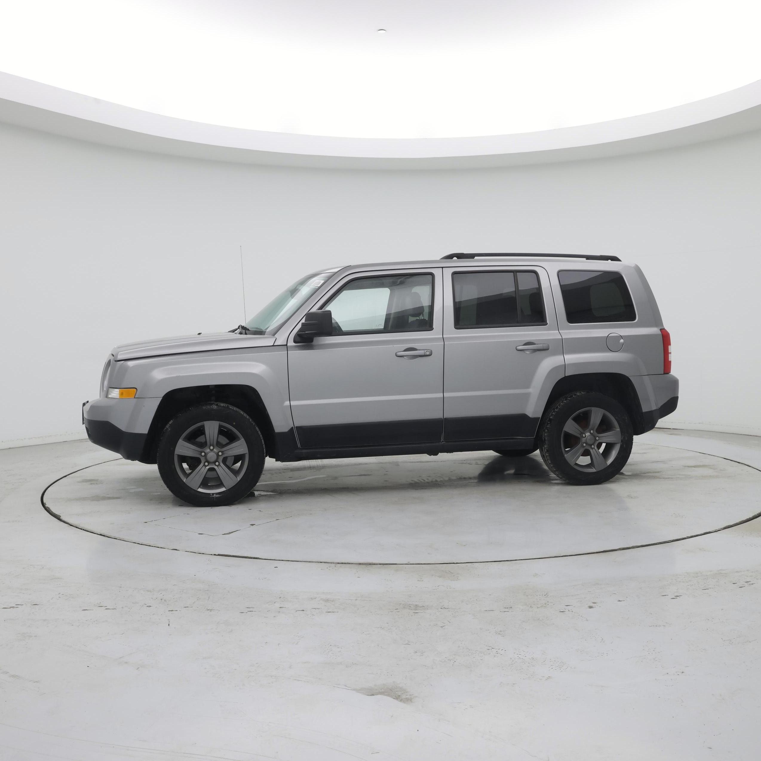 Thumbnail: 2014 Jeep Patriot - 3