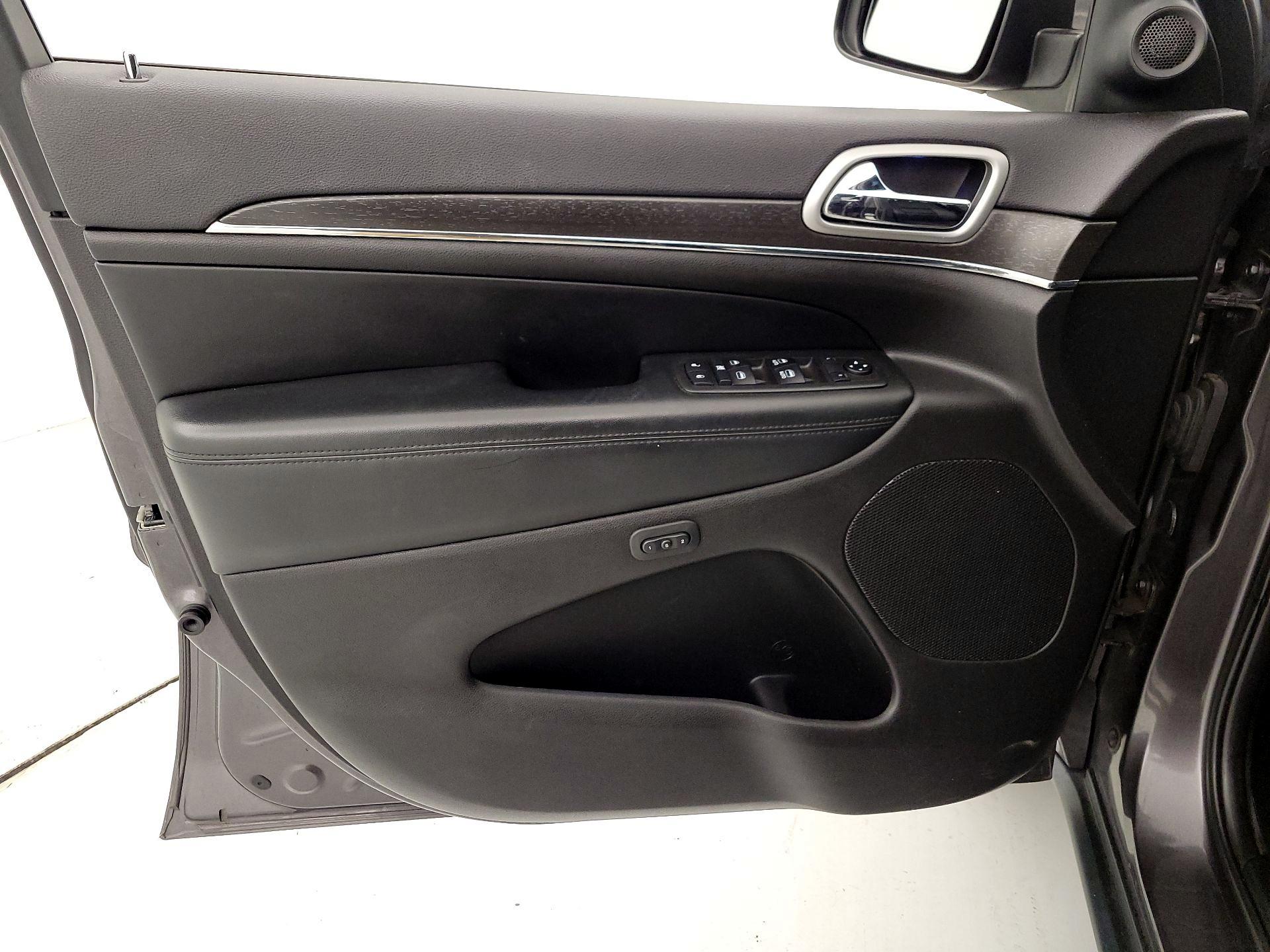 Thumbnail: 2018 Jeep Grand Cherokee - 12