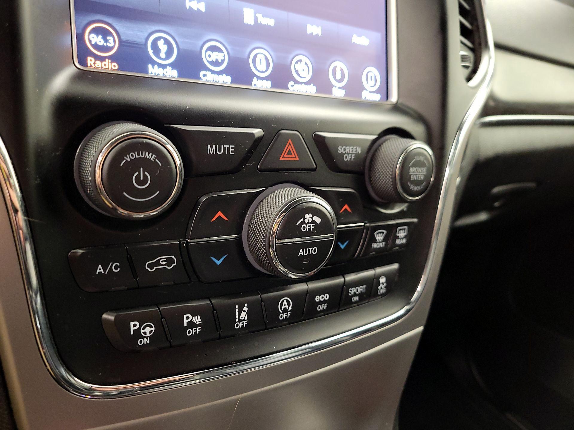 Thumbnail: 2018 Jeep Grand Cherokee - 17