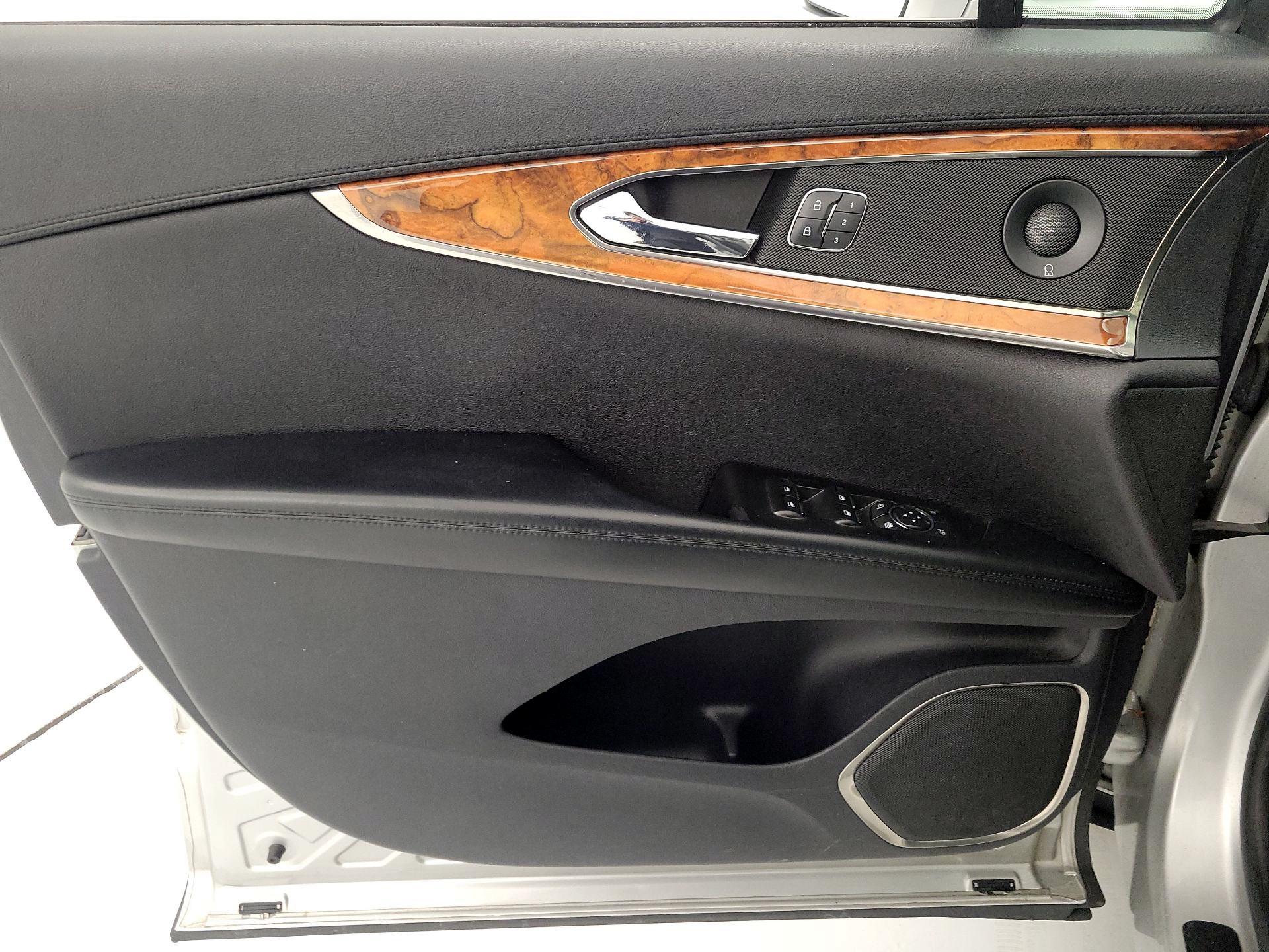 Thumbnail: 2019 Lincoln Nautilus - 12