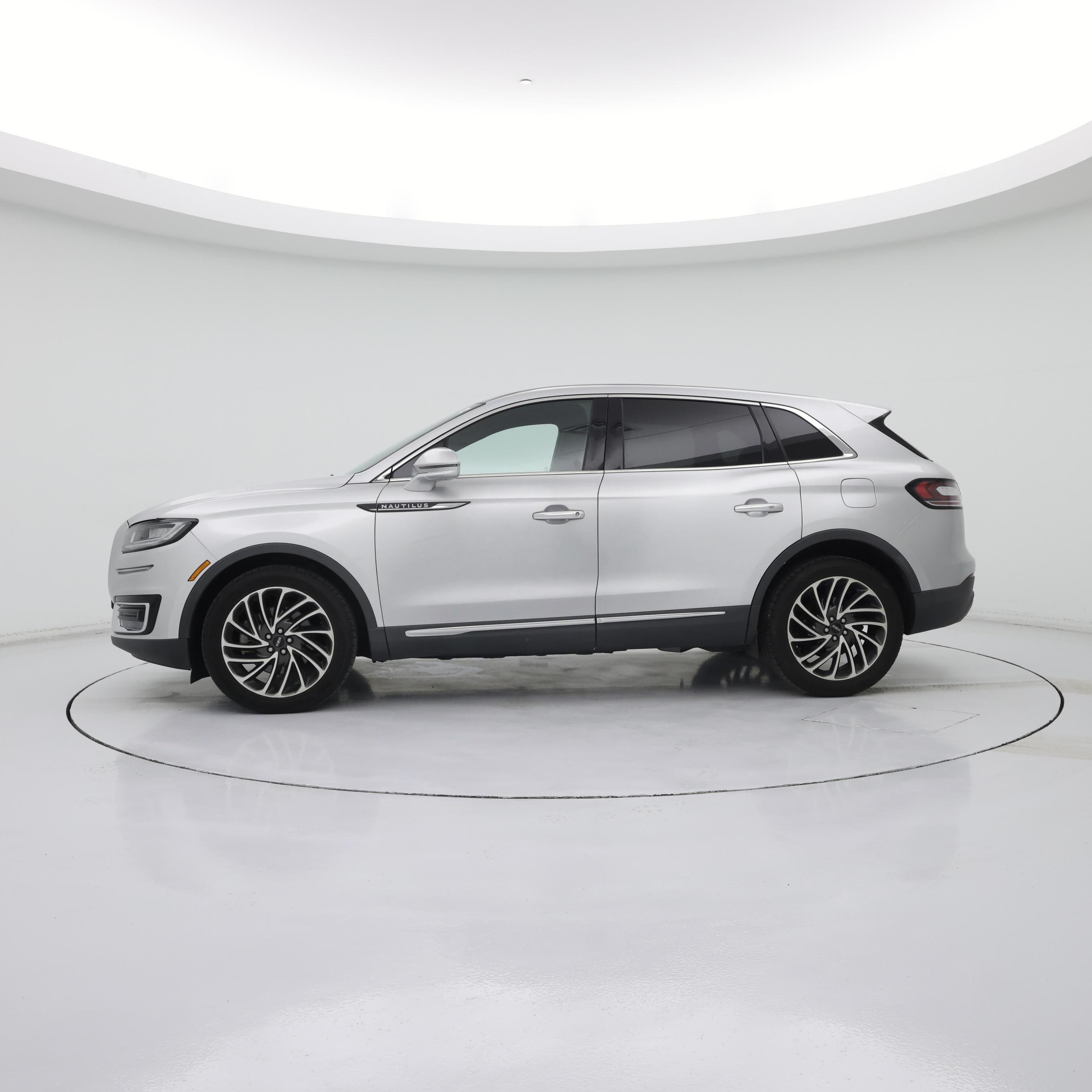 Thumbnail: 2019 Lincoln Nautilus - 3