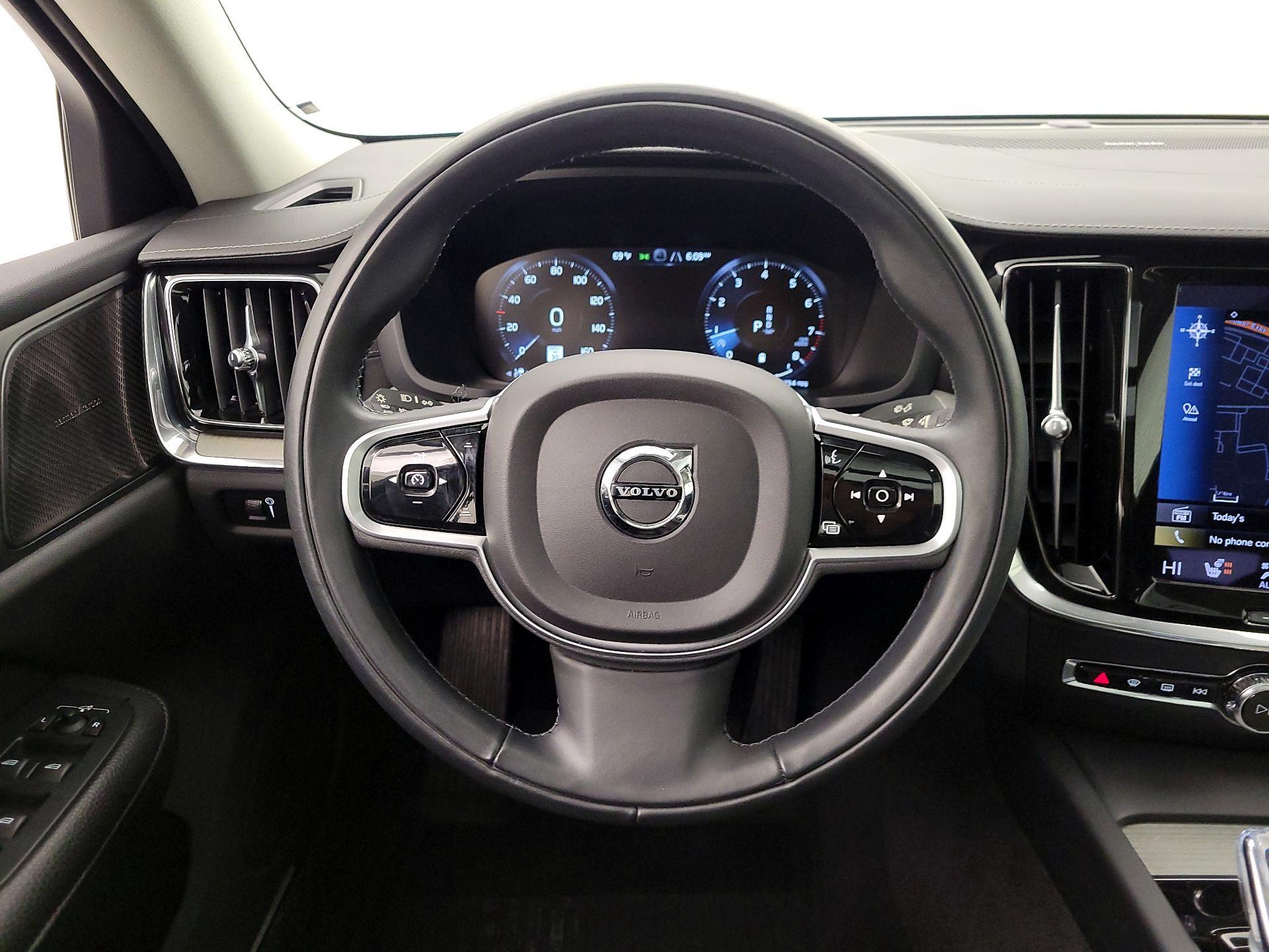 Thumbnail: 2022 Volvo S60 - 10